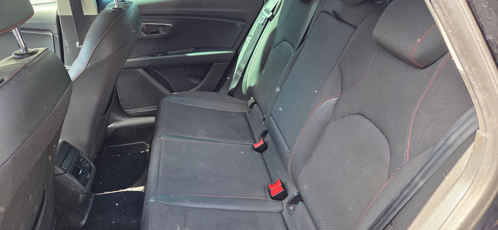 SEAT Leon ST 1.4 TSI FR-image-10