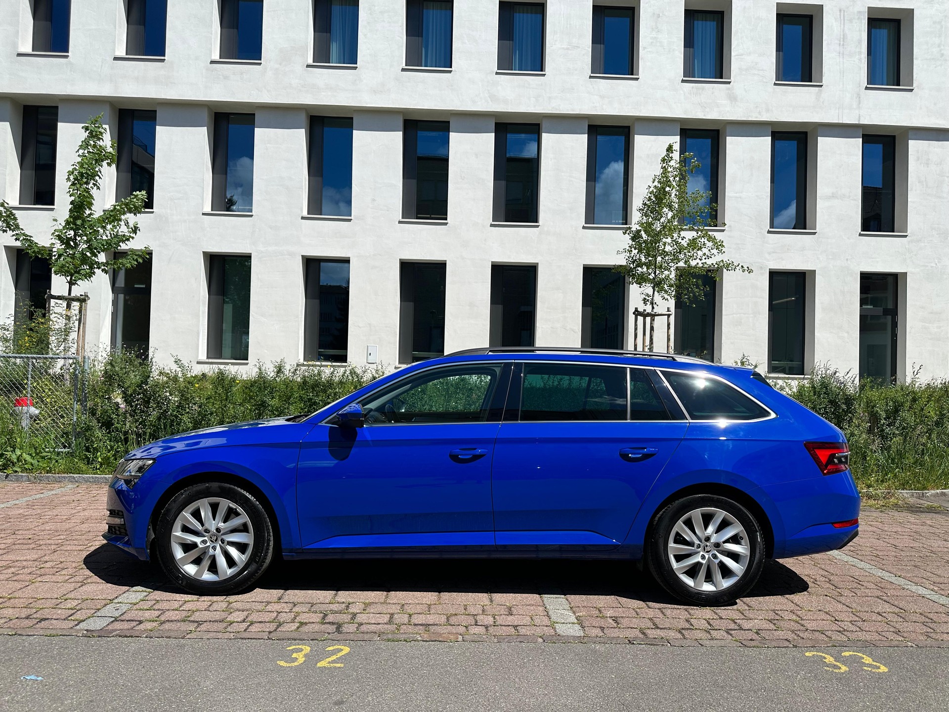 SKODA Superb Combi 2.0 TDi Ambition DSG| Aus erste Hand| Elk Anhängerkupplung| Voll LED| Rückfahrtkamera| Frisch ab MFK und Service-image-4