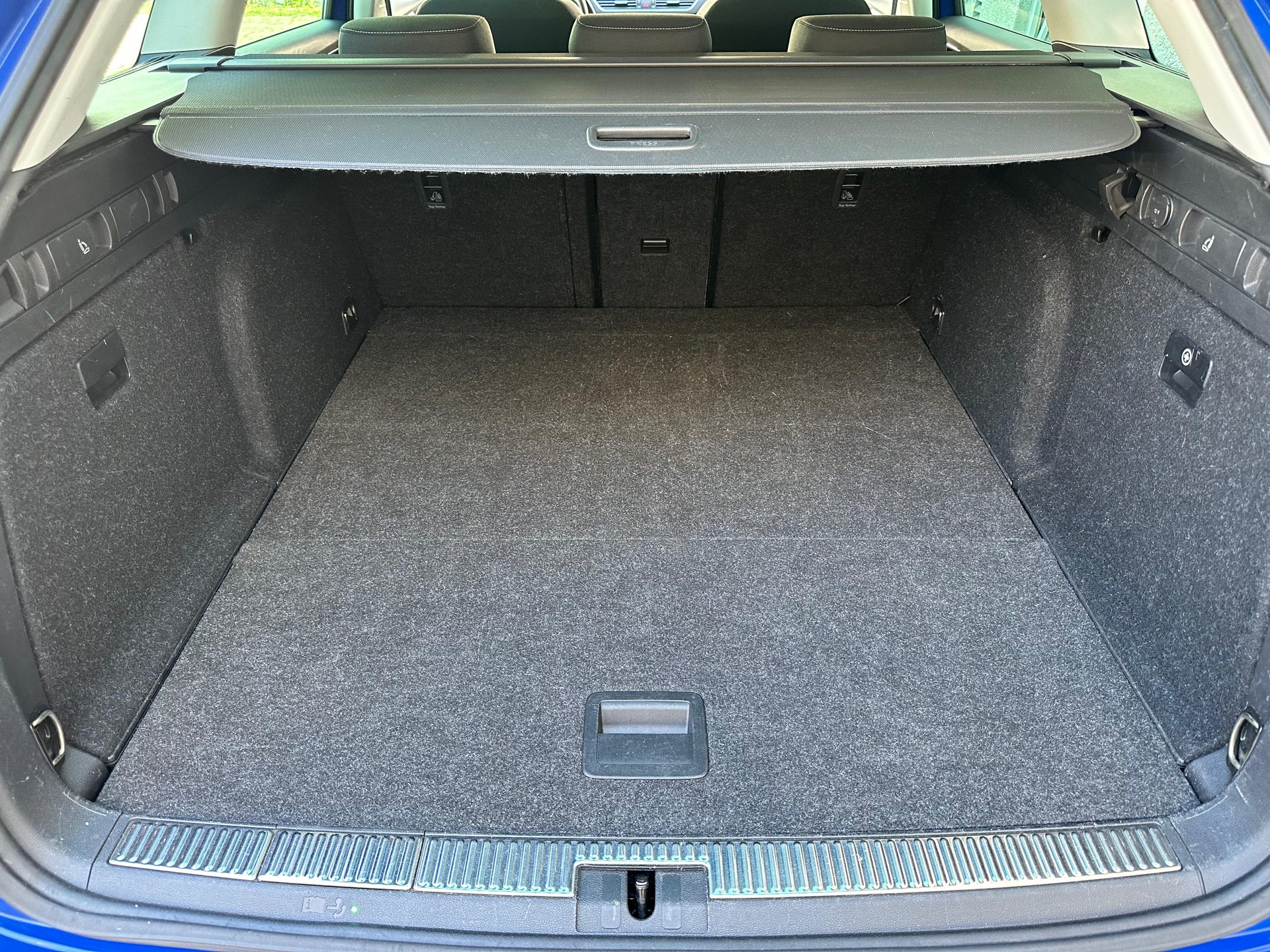 SKODA Superb Combi 2.0 TDi Ambition DSG| Aus erste Hand| Elk Anhängerkupplung| Voll LED| Rückfahrtkamera| Frisch ab MFK und Service-image-14