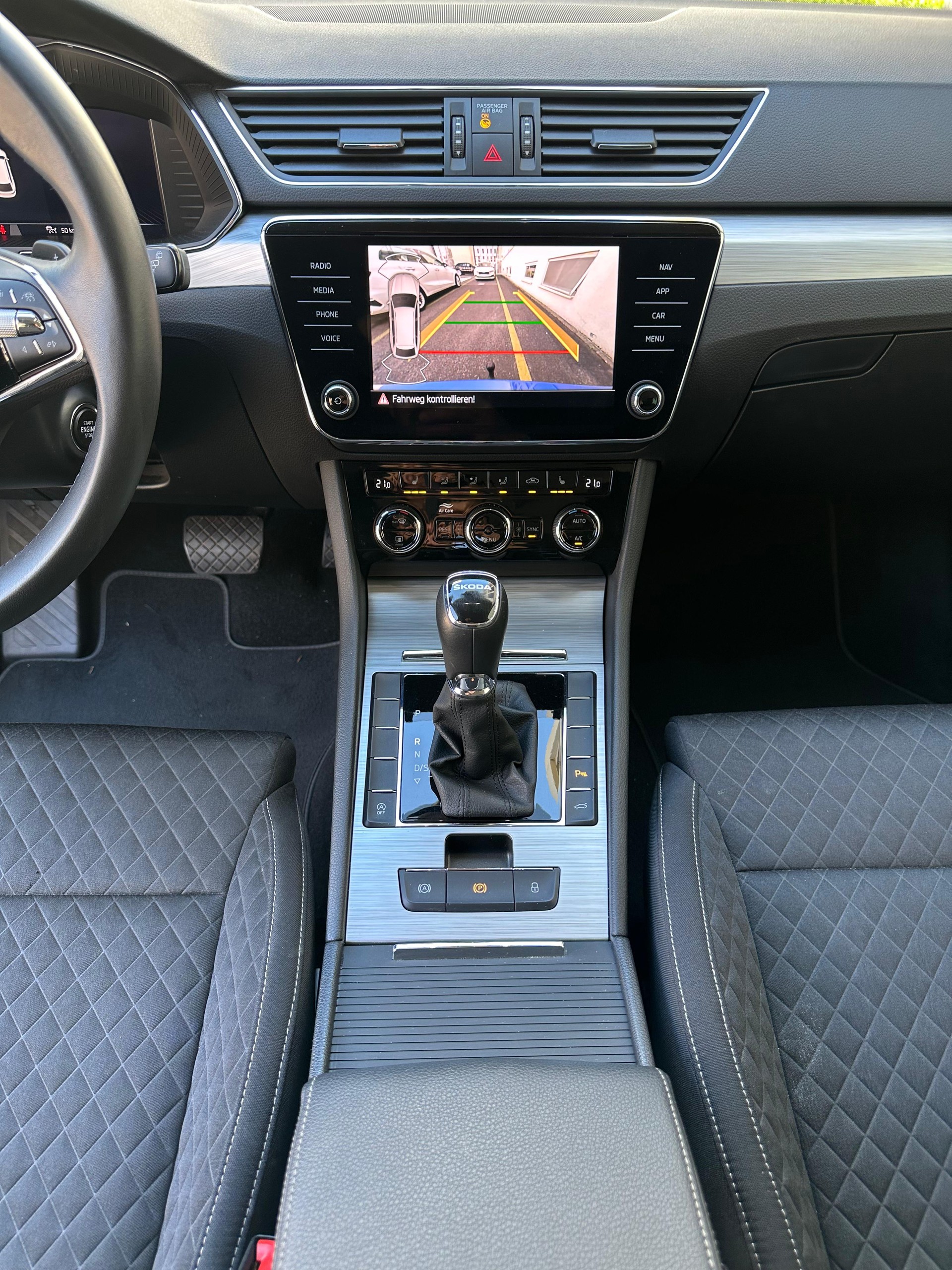 SKODA Superb Combi 2.0 TDi Ambition DSG| Aus erste Hand| Elk Anhängerkupplung| Voll LED| Rückfahrtkamera| Frisch ab MFK und Service-image-13