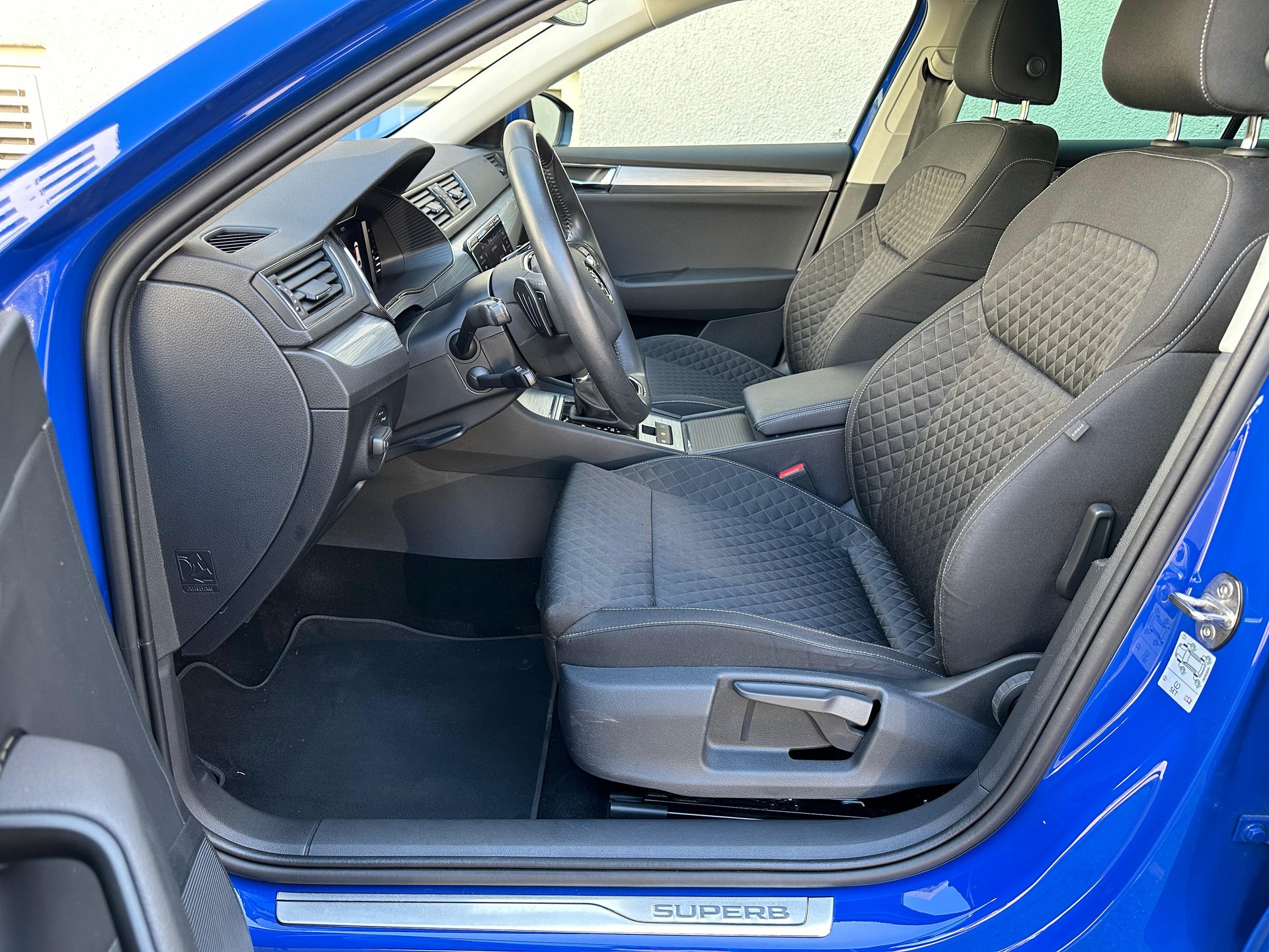 SKODA Superb Combi 2.0 TDi Ambition DSG| Aus erste Hand| Elk Anhängerkupplung| Voll LED| Rückfahrtkamera| Frisch ab MFK und Service-image-10