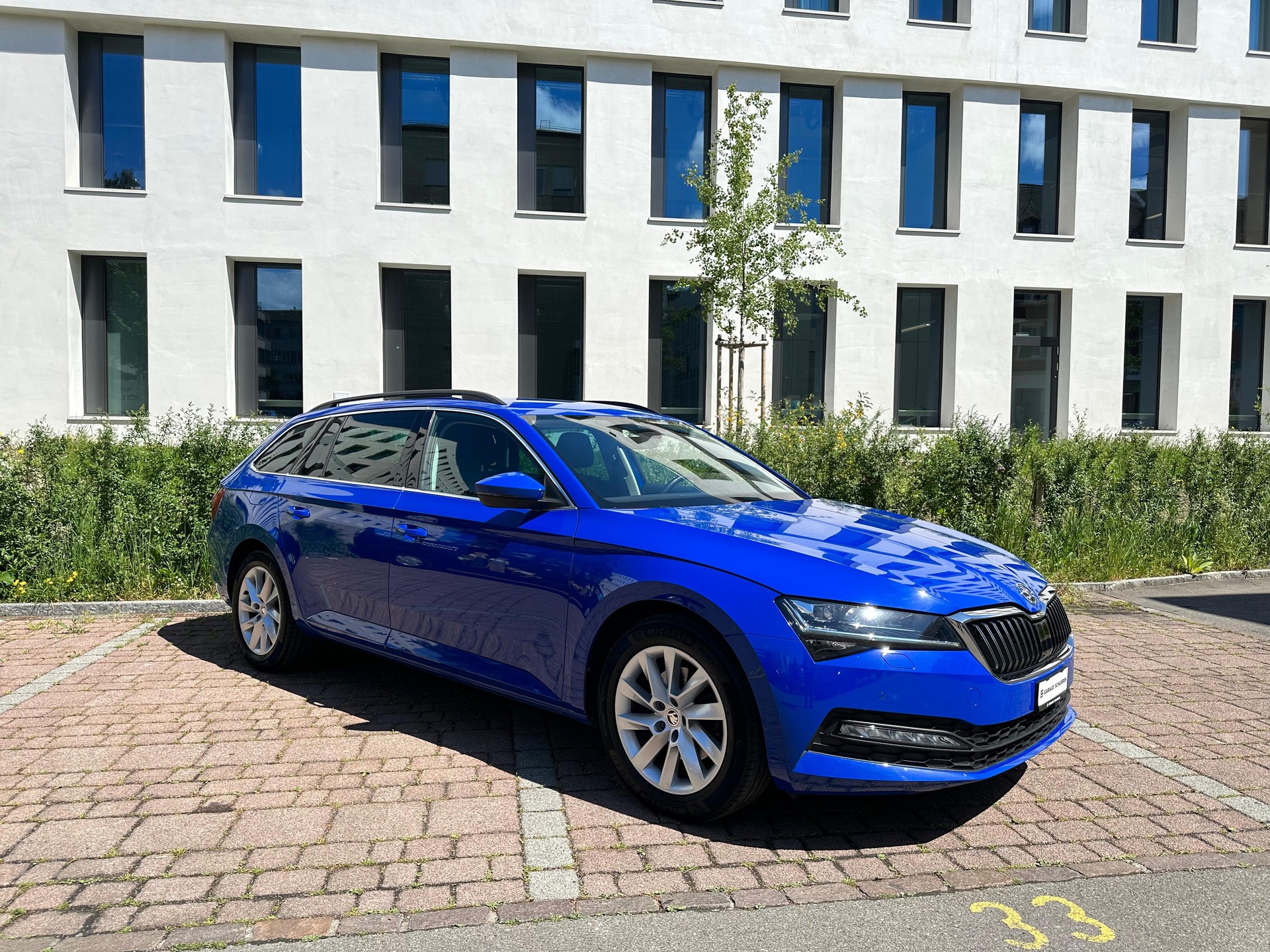 SKODA Superb Combi 2.0 TDi Ambition DSG| Aus erste Hand| Elk Anhängerkupplung| Voll LED| Rückfahrtkamera| Frisch ab MFK und Service-image-1