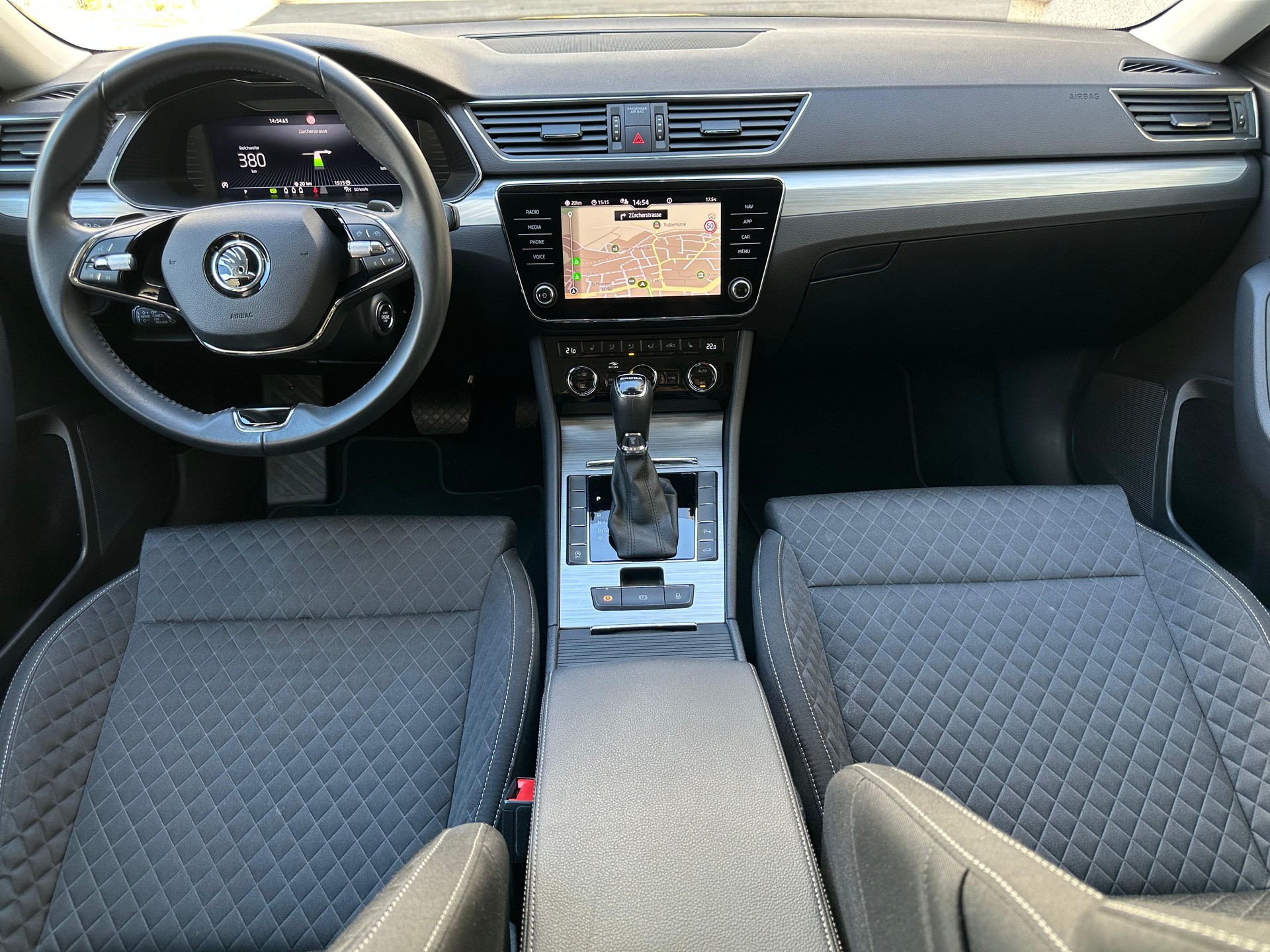 SKODA Superb Combi 2.0 TDi Ambition DSG| Aus erste Hand| Elk Anhängerkupplung| Voll LED| Rückfahrtkamera| Frisch ab MFK und Service-image-12