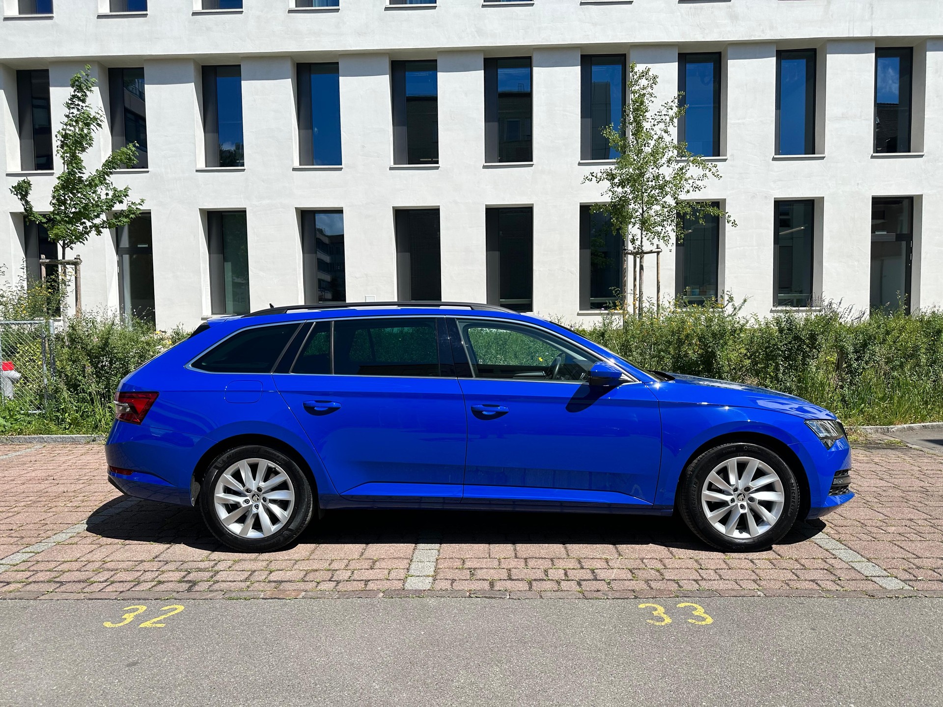 SKODA Superb Combi 2.0 TDi Ambition DSG| Aus erste Hand| Elk Anhängerkupplung| Voll LED| Rückfahrtkamera| Frisch ab MFK und Service-image-3