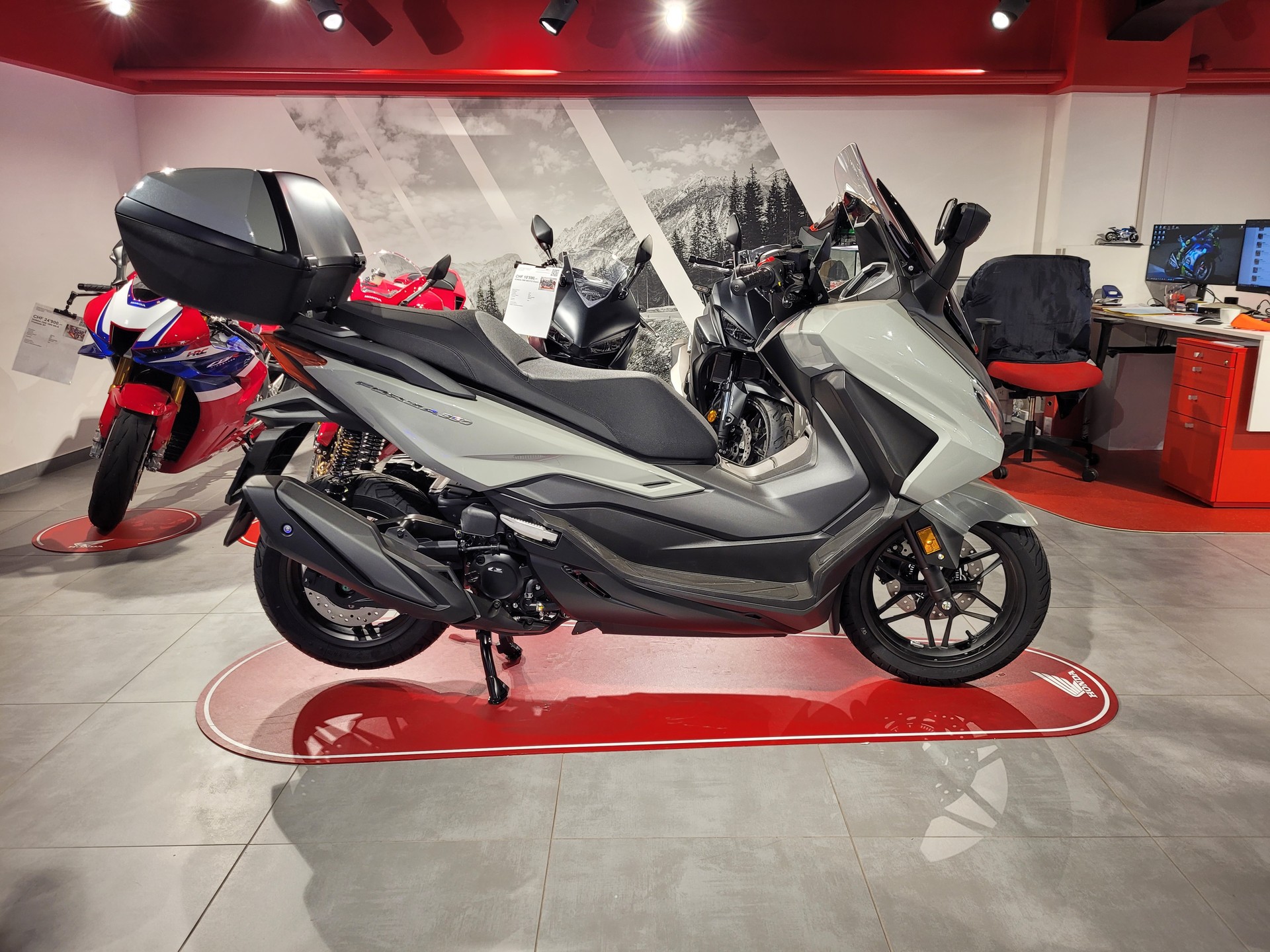 HONDA NSS 350 Top Box-showroom-element-1