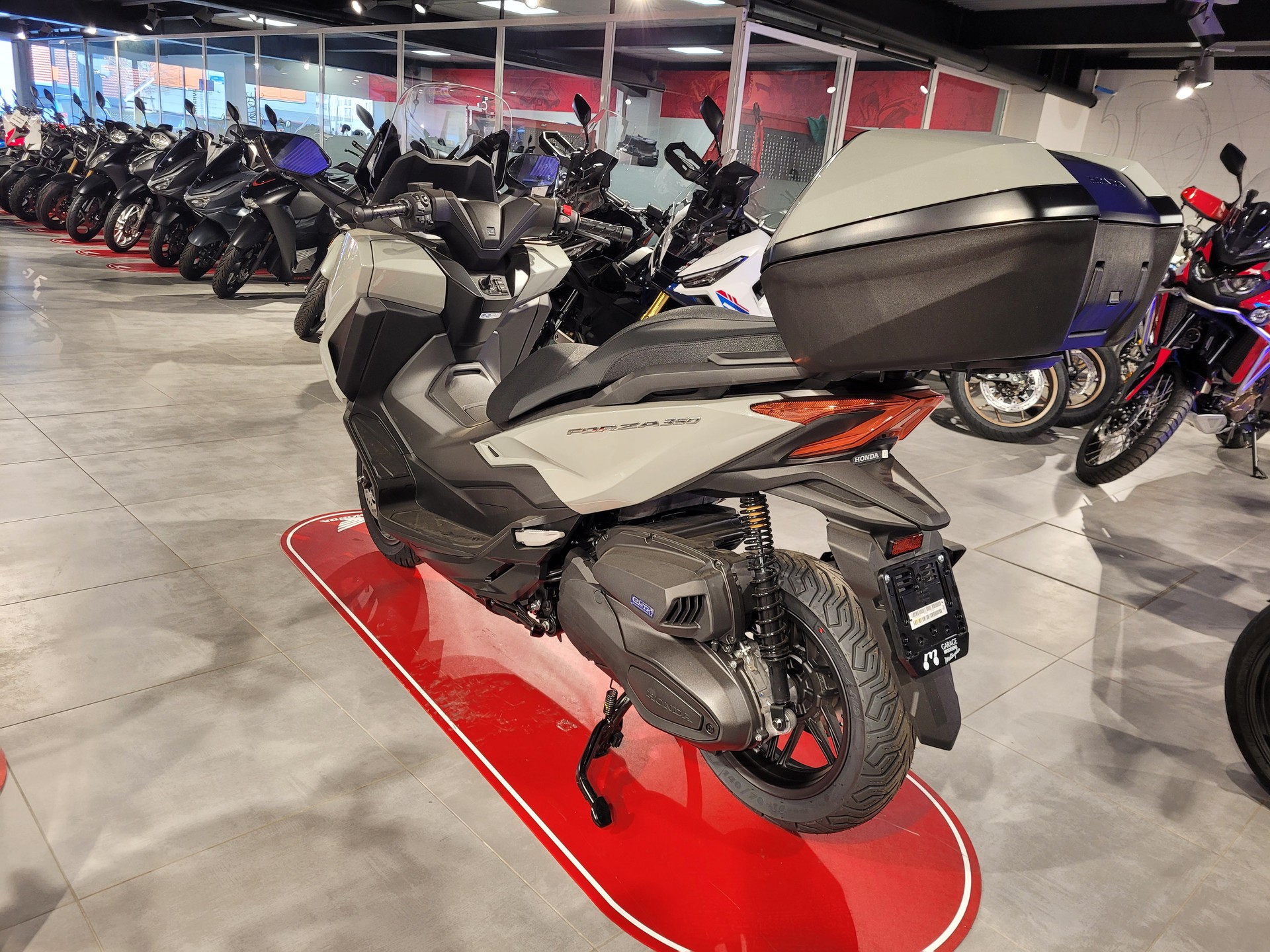 HONDA NSS 350 Top Box-showroom-element-3