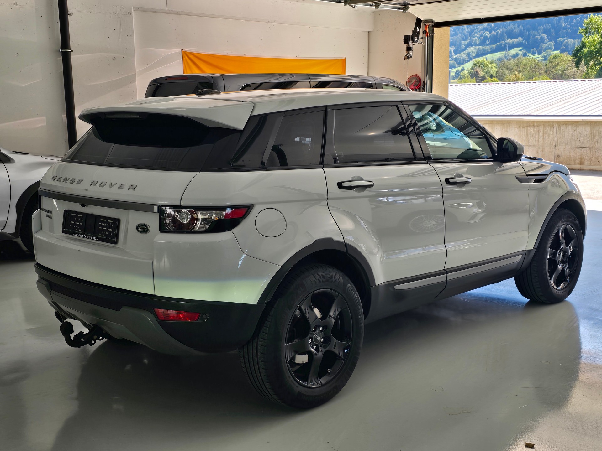 LAND ROVER Range Rover Evoque 2.2 TD4 Dynamic AT9-image-3