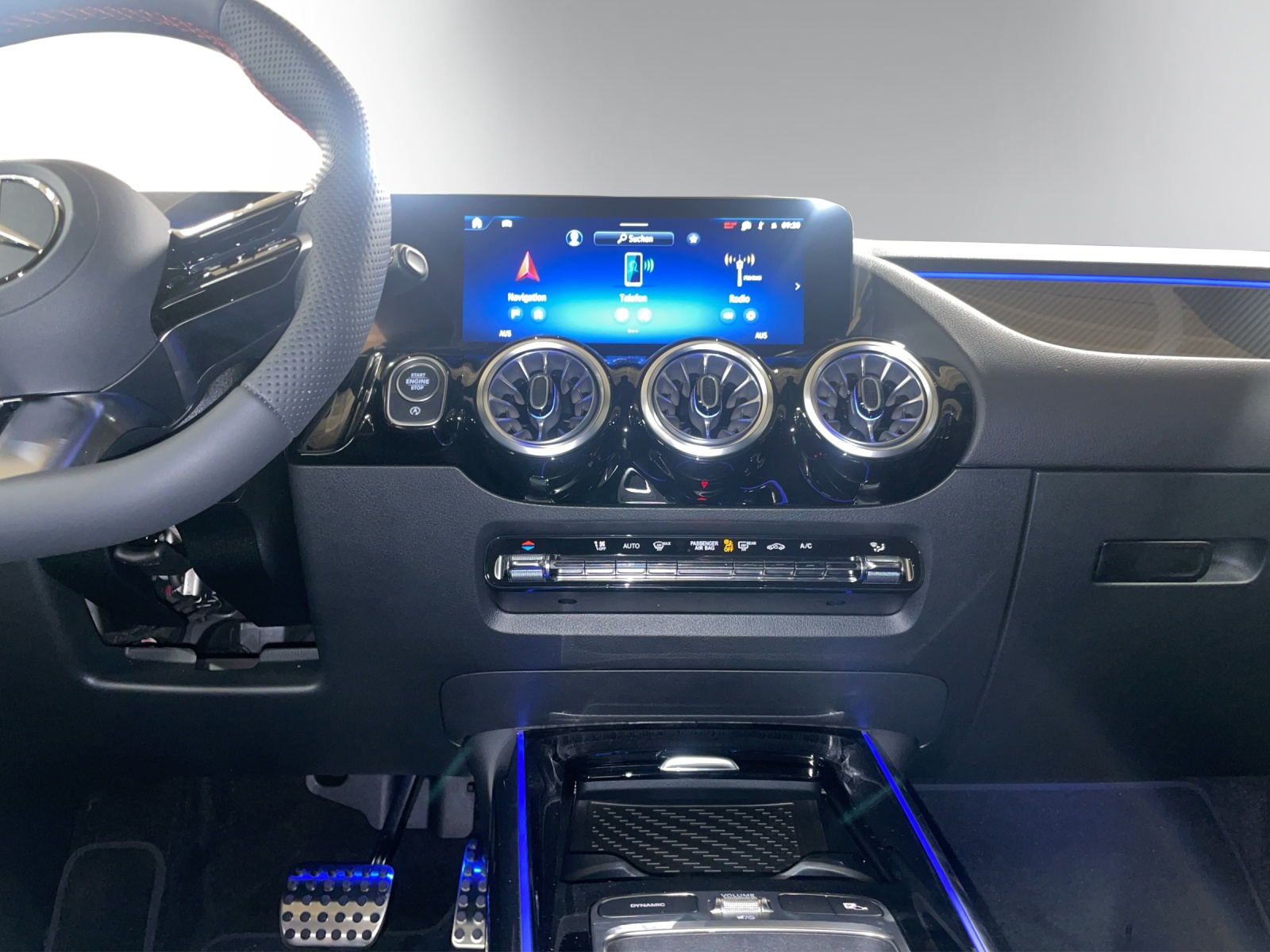 MERCEDES-BENZ GLA 200 Night Star 7G-DCT-image-12