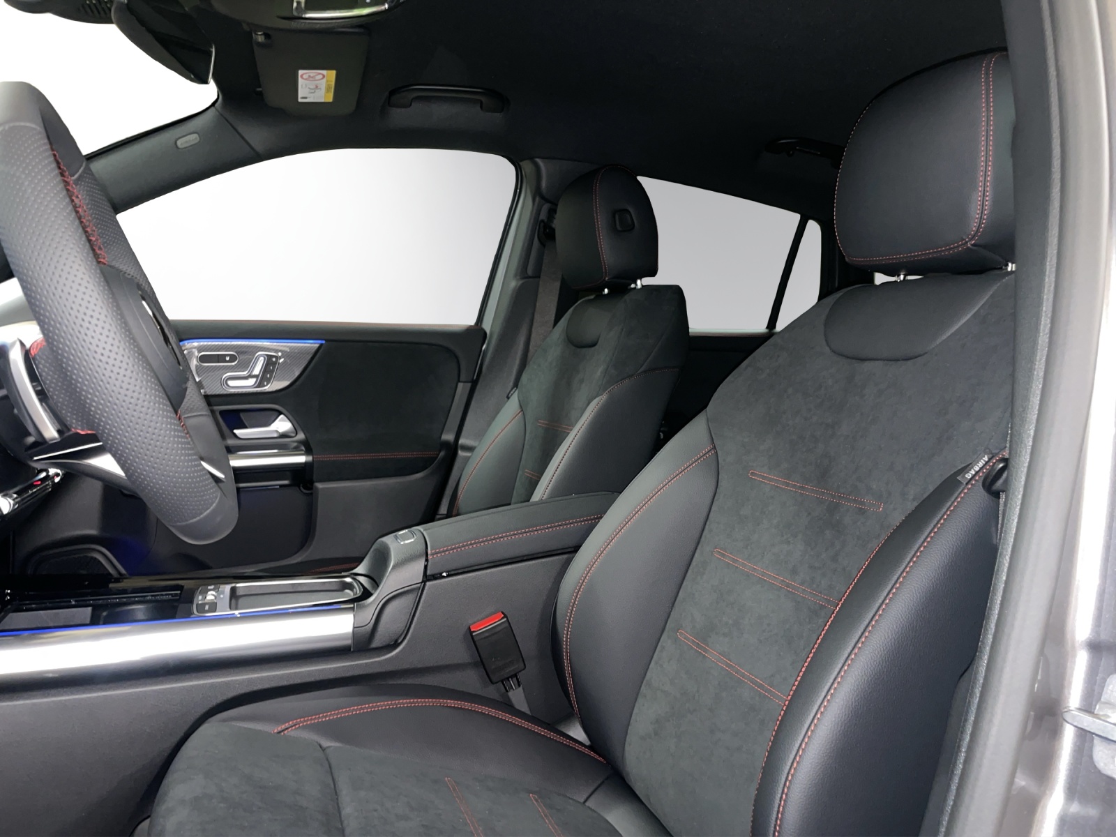 MERCEDES-BENZ GLA 200 Night Star 7G-DCT-image-9