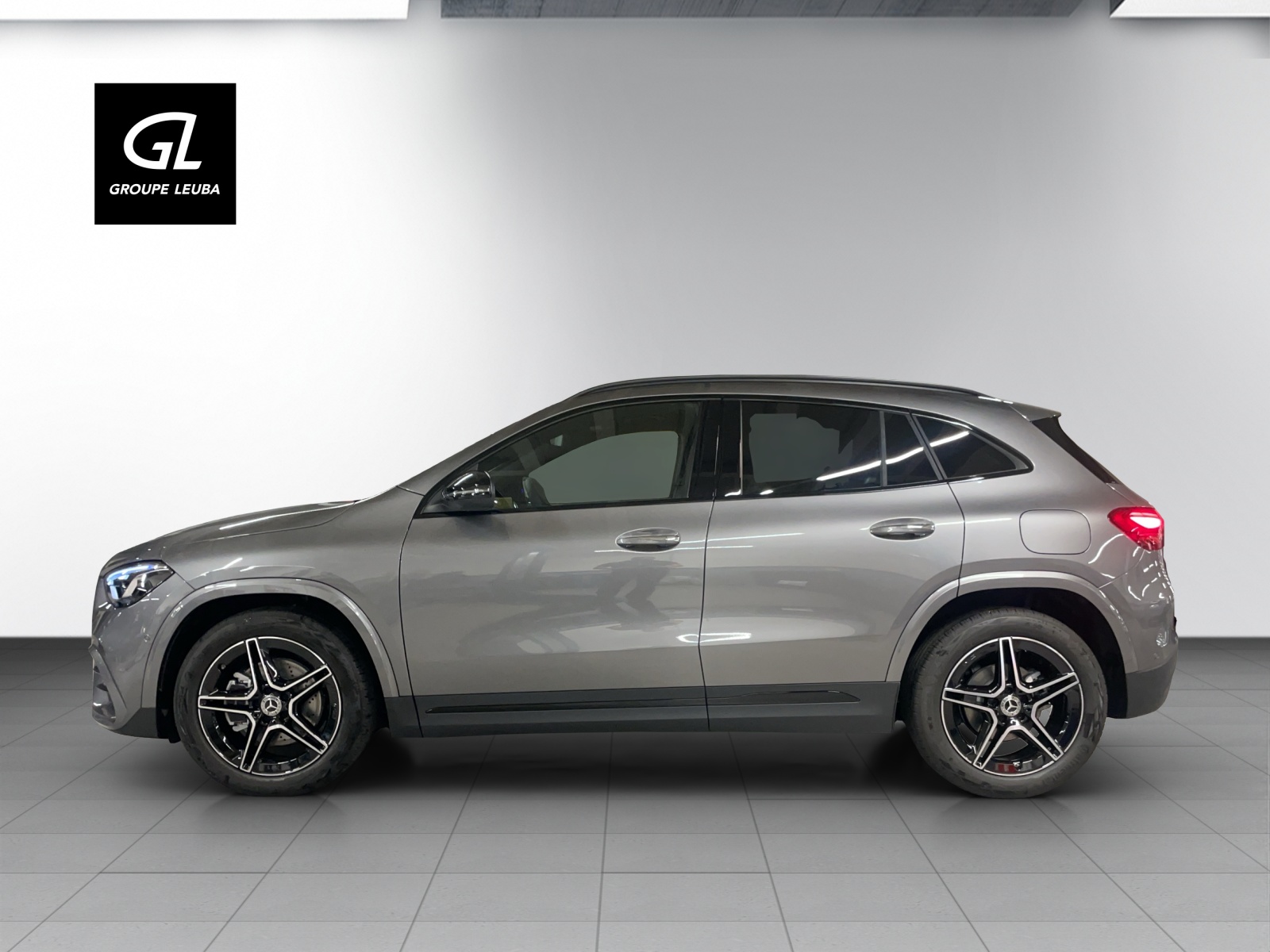 MERCEDES-BENZ GLA 200 Night Star 7G-DCT-image-2