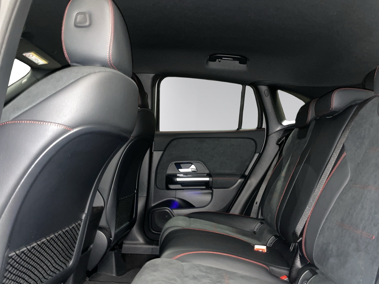 MERCEDES-BENZ GLA 200 Night Star 7G-DCT-image-10