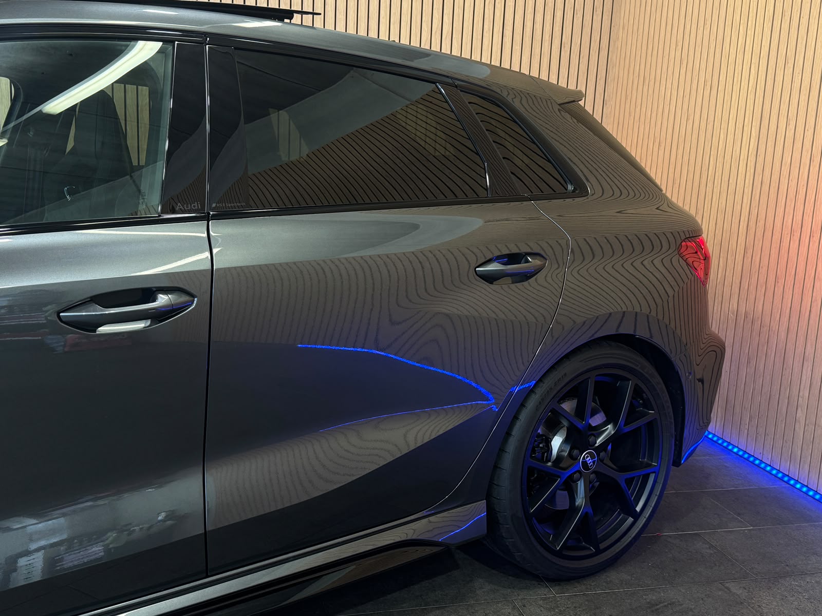 AUDI RS3 Sportback 2.5 TSI quattro S-tronic *INKLUSIV GRATIS SERVIE PAKET *-image-6