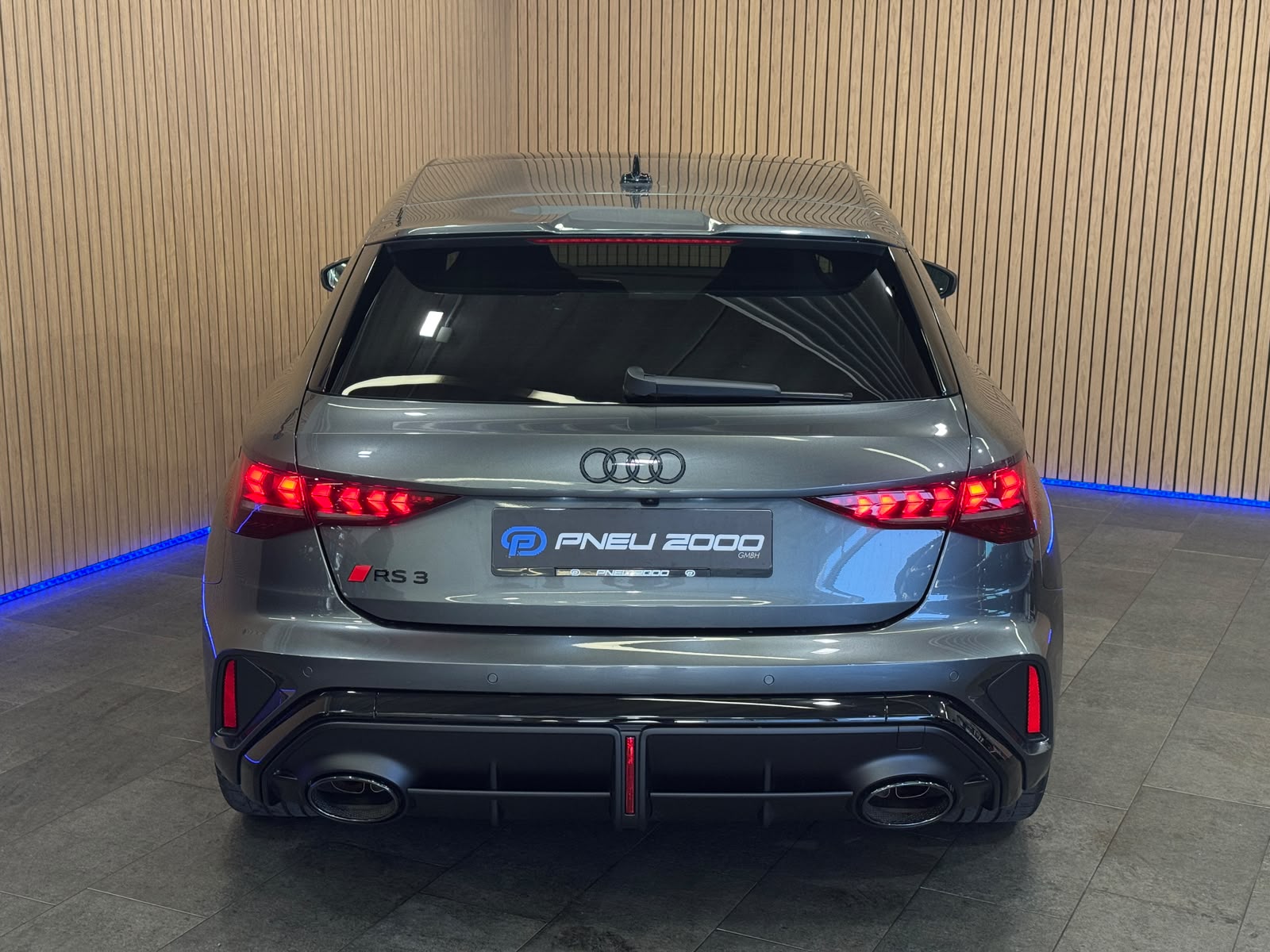 AUDI RS3 Sportback 2.5 TSI quattro S-tronic *INKLUSIV GRATIS SERVIE PAKET *-image-4