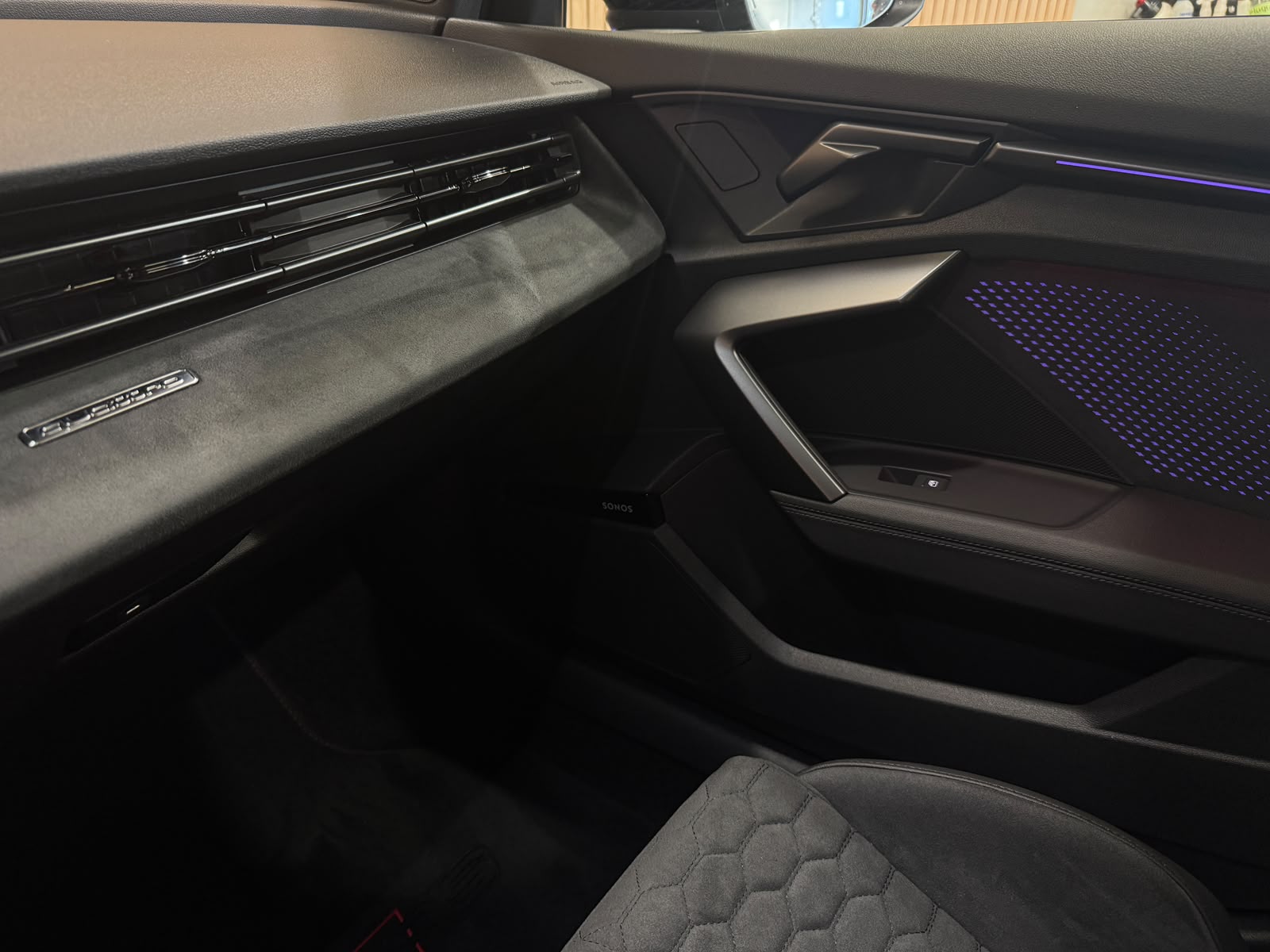 AUDI RS3 Sportback 2.5 TSI quattro S-tronic *INKLUSIV GRATIS SERVIE PAKET *-image-10