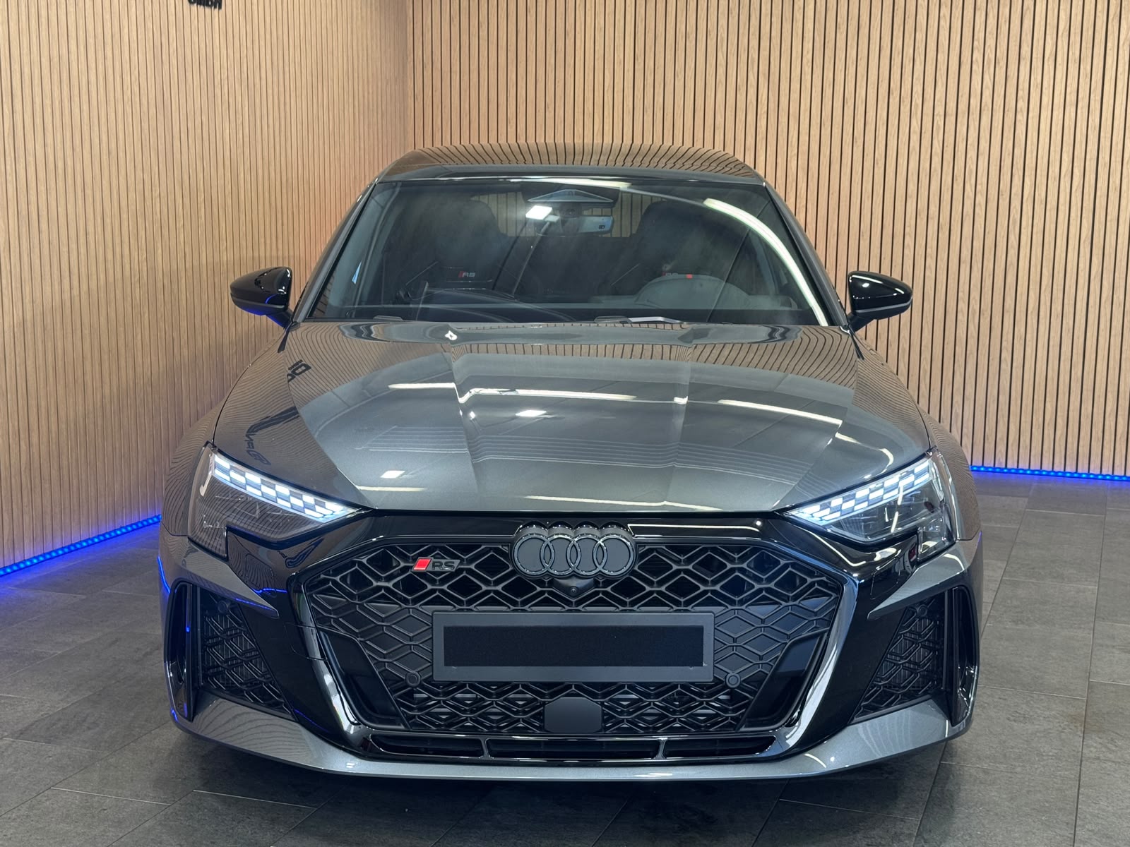 AUDI RS3 Sportback 2.5 TSI quattro S-tronic *INKLUSIV GRATIS SERVIE PAKET *-showroom-element-2