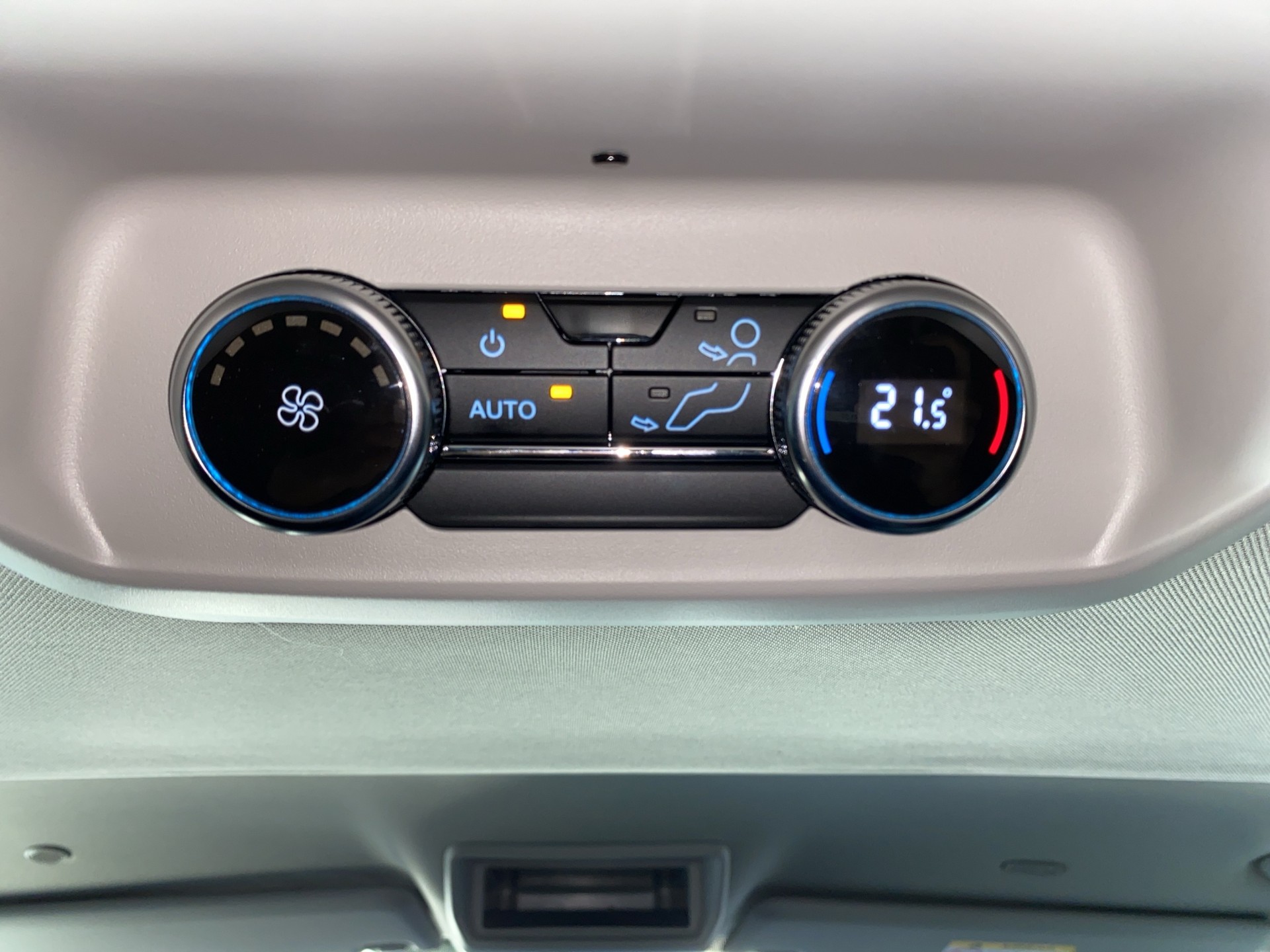 FORD Tourneo Bus 340 L1H1 PHEV TitaniumX-image-13