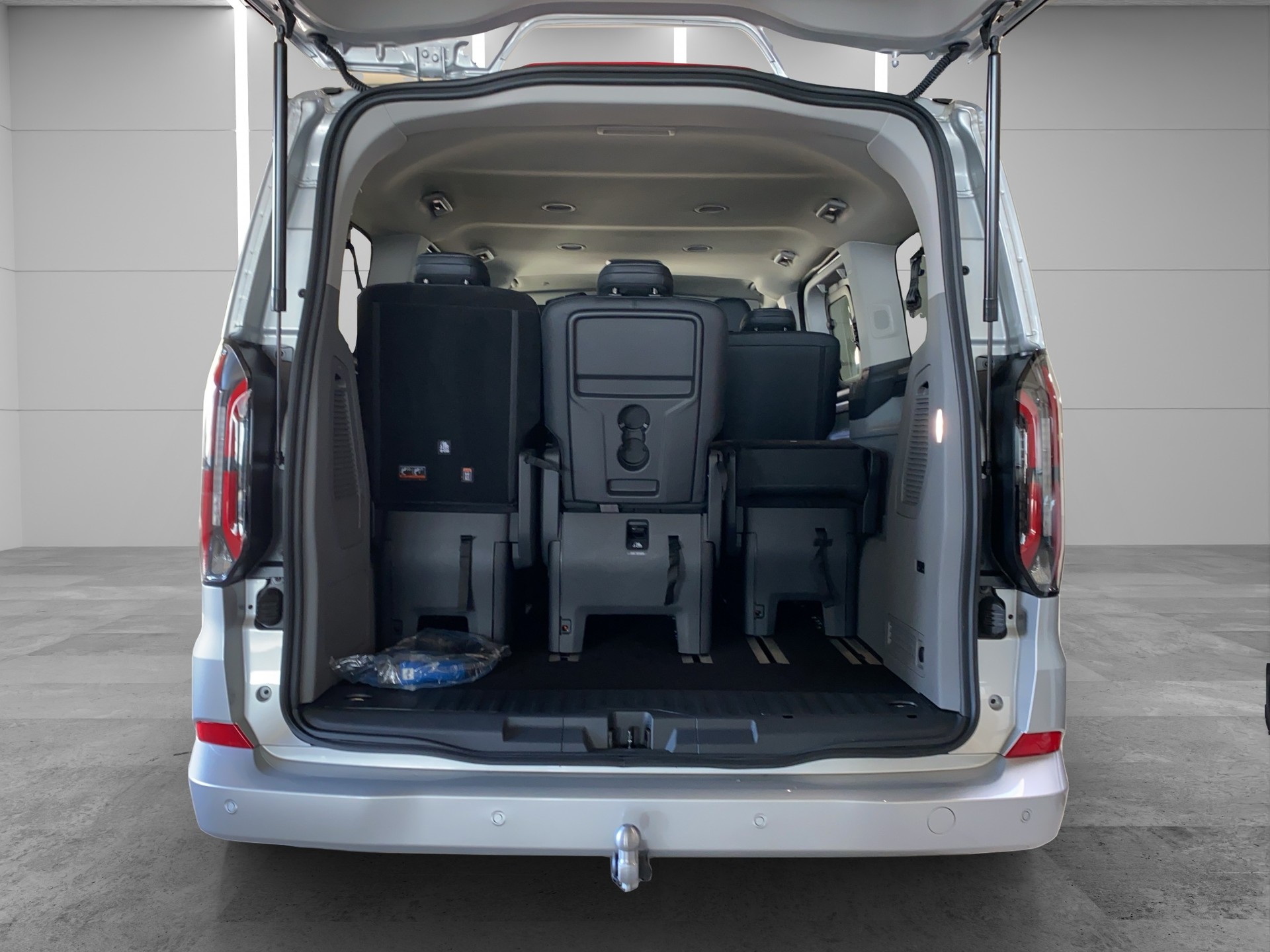 FORD Tourneo Bus 340 L1H1 PHEV TitaniumX-image-5