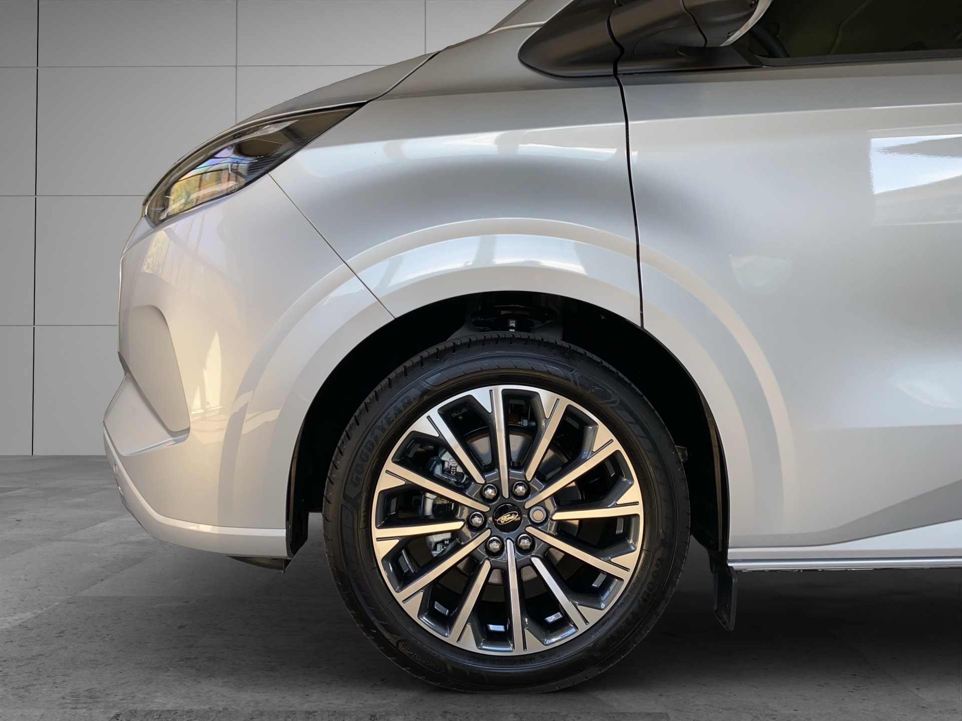 FORD Tourneo Bus 340 L1H1 PHEV TitaniumX-image-15