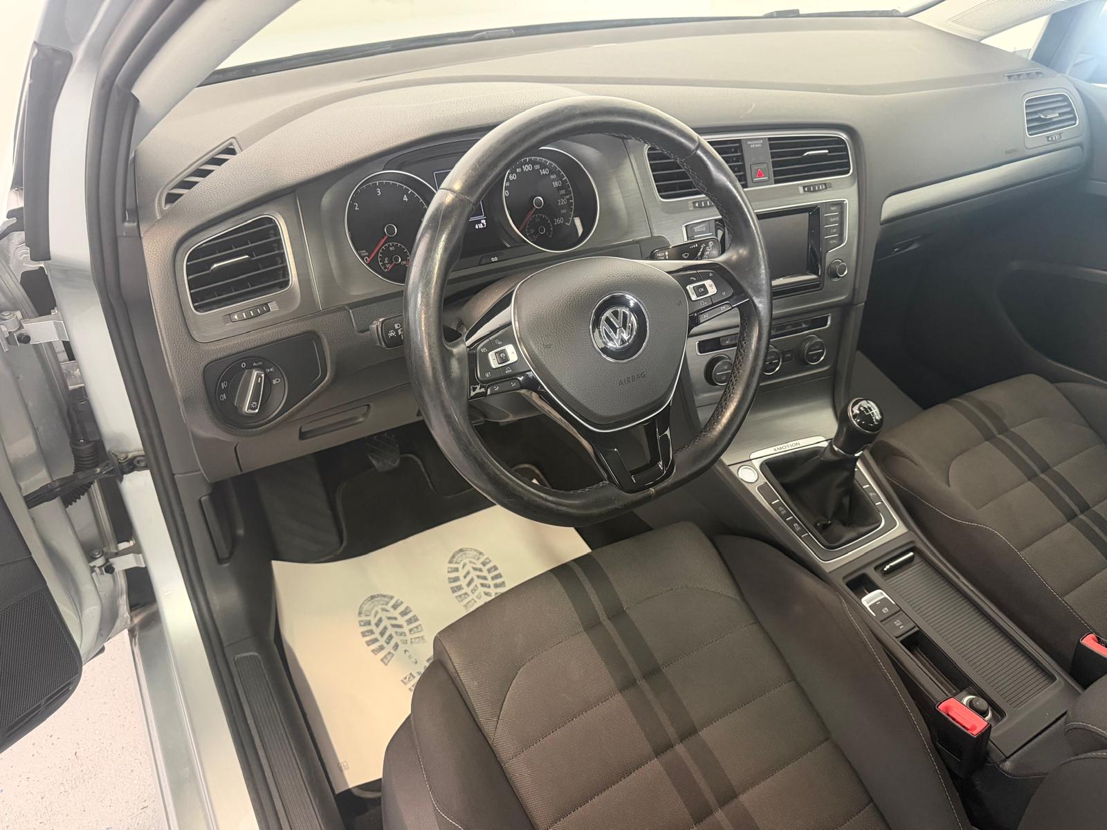 VW Golf Variant 1.6 TDI Comfortline 4Motion-image-14