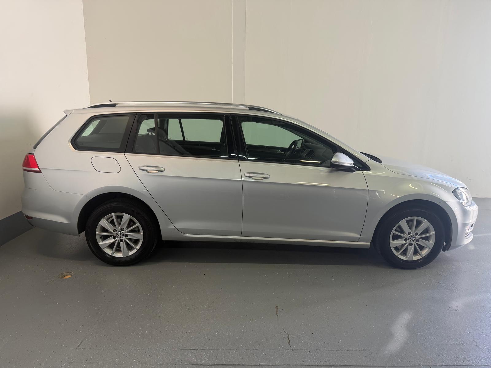 VW Golf Variant 1.6 TDI Comfortline 4Motion-image-5