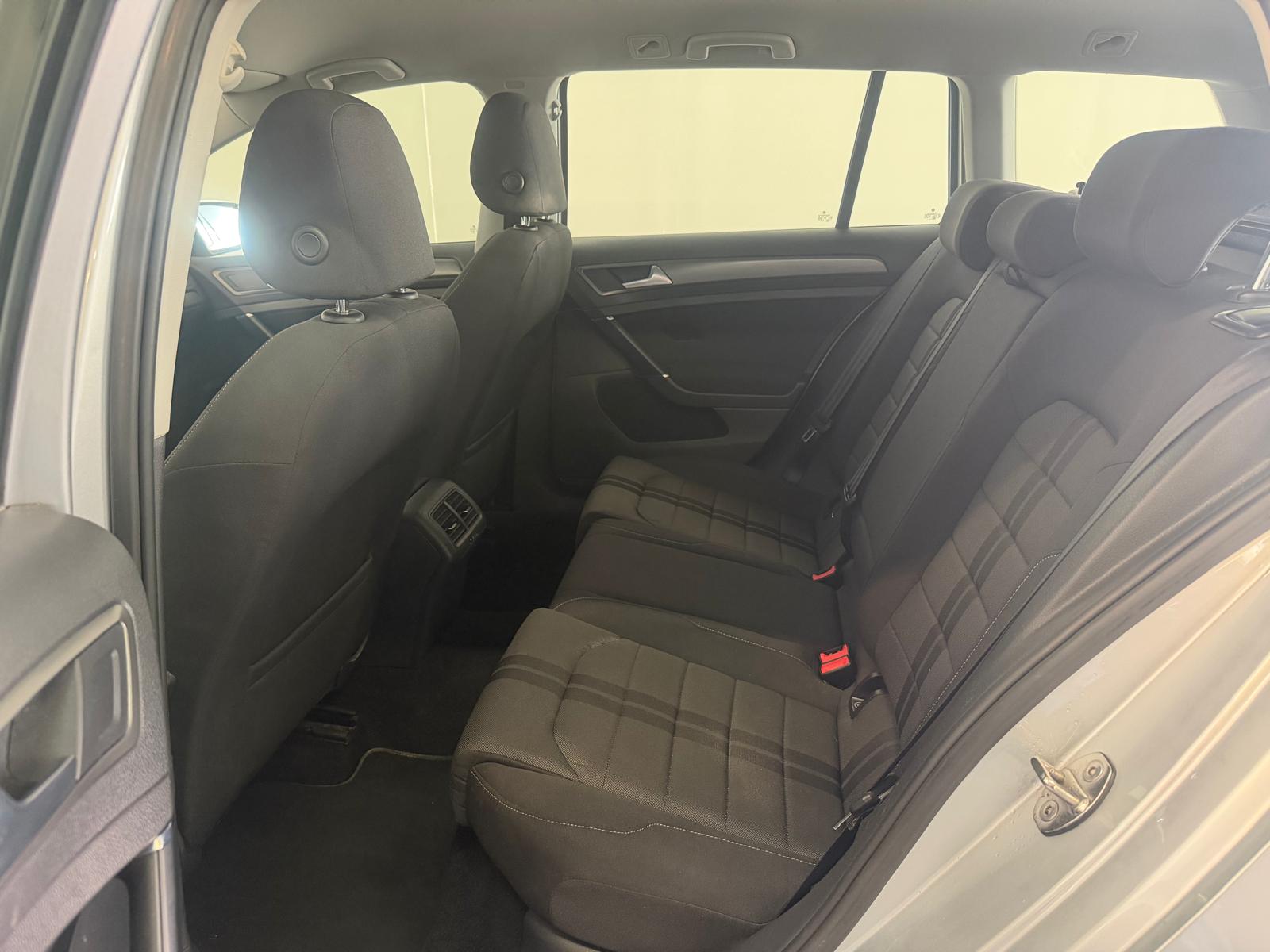VW Golf Variant 1.6 TDI Comfortline 4Motion-image-16