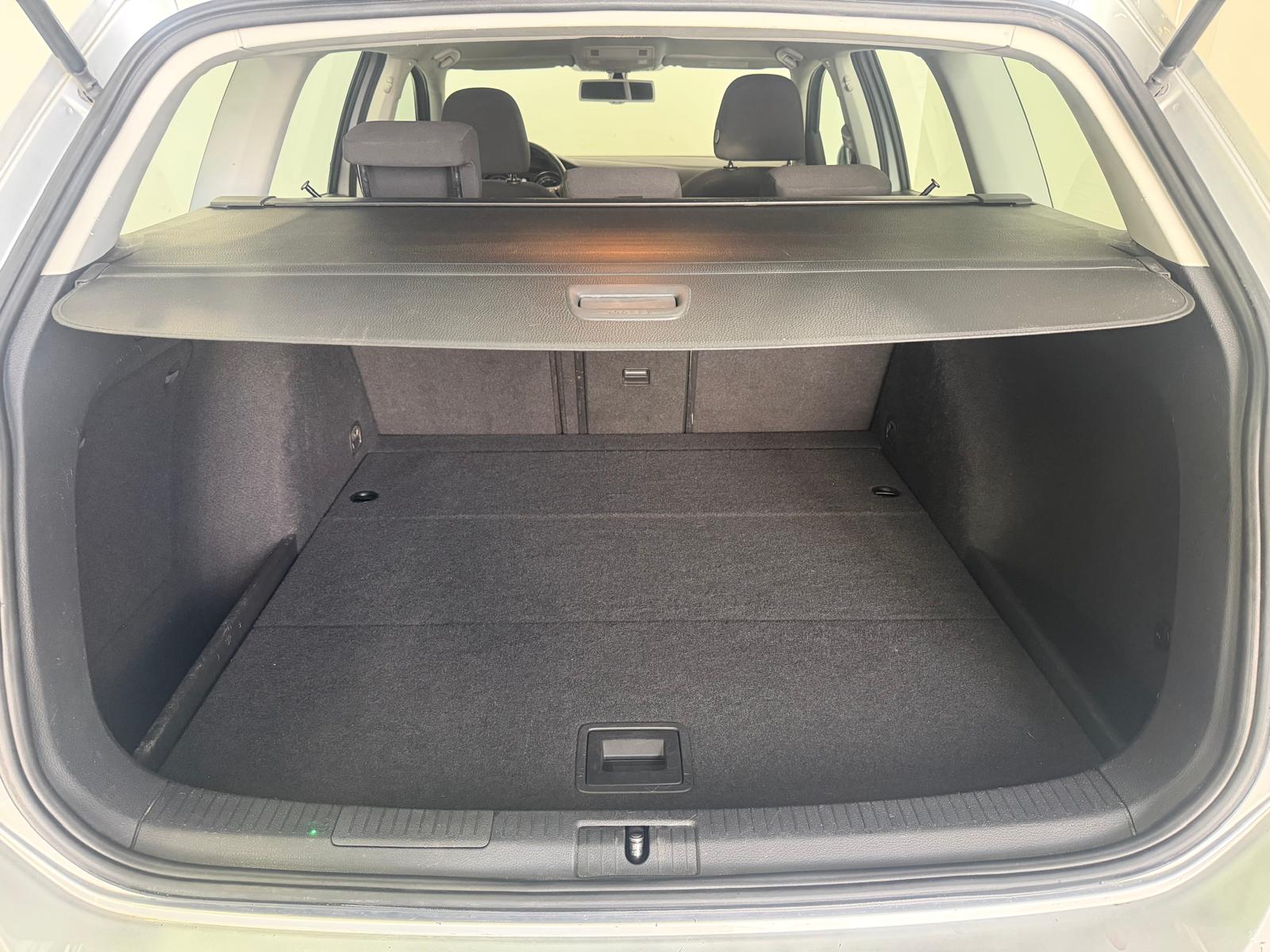 VW Golf Variant 1.6 TDI Comfortline 4Motion-image-12