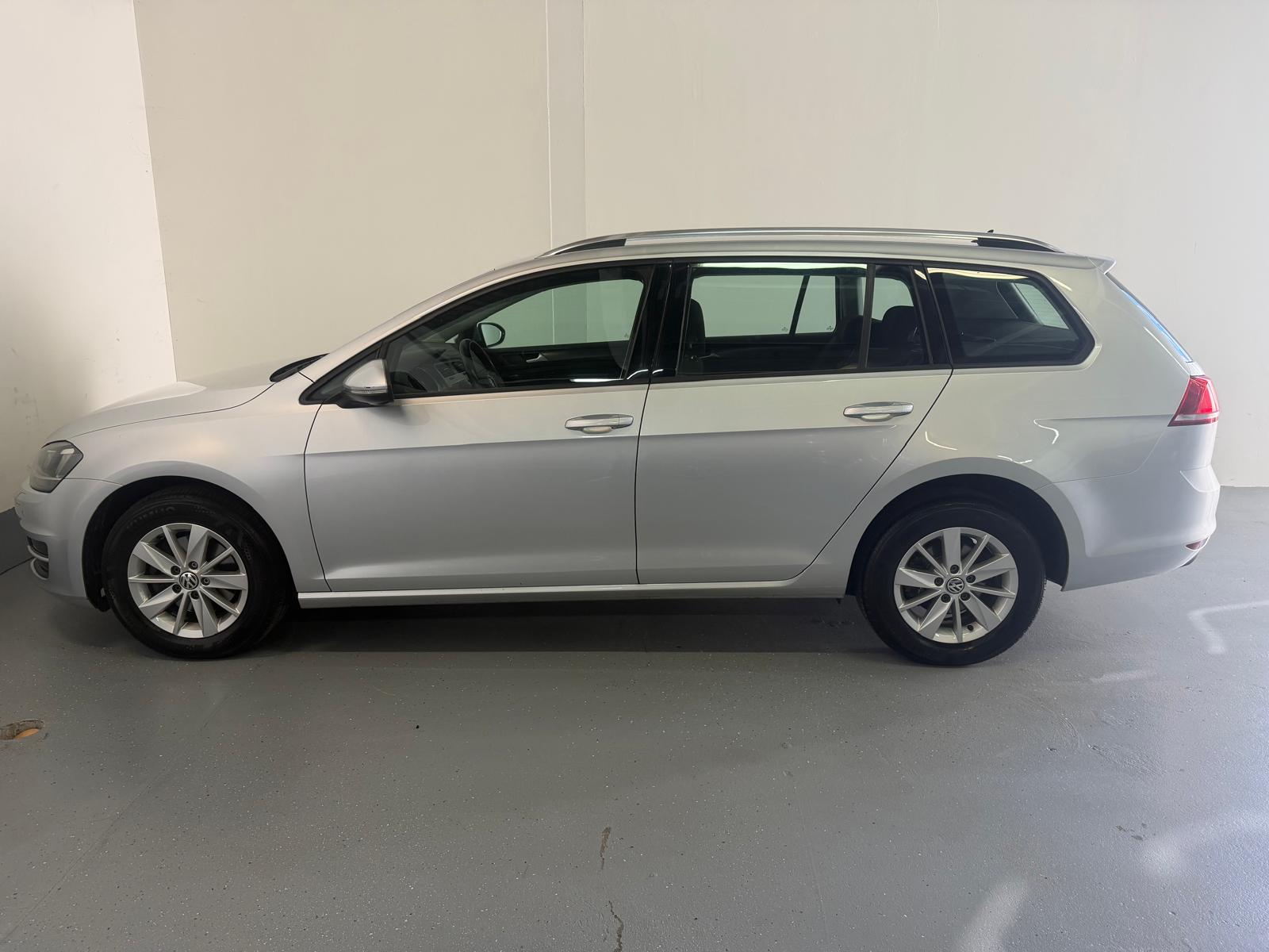 VW Golf Variant 1.6 TDI Comfortline 4Motion-image-6