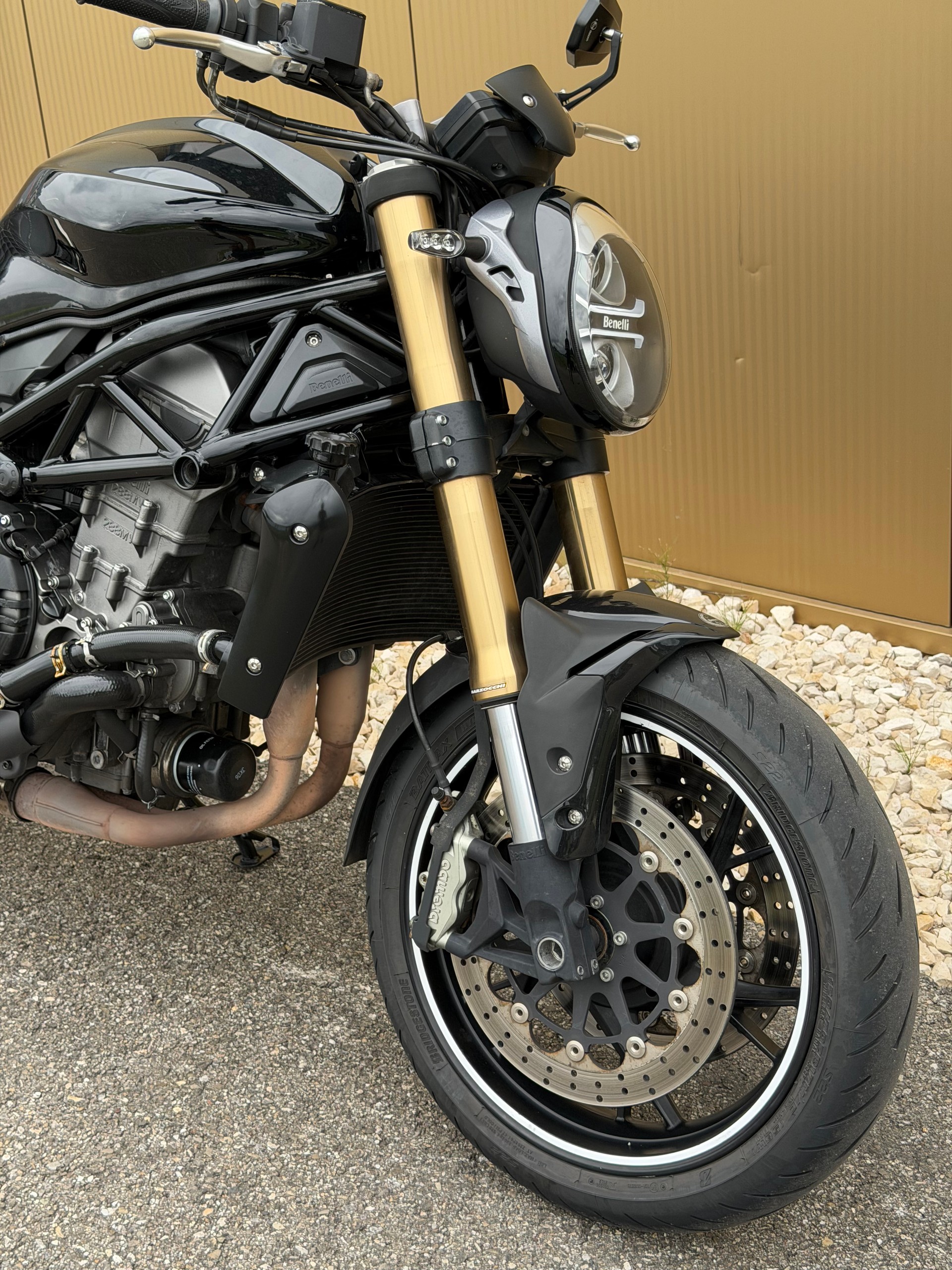 BENELLI 752 S-showroom-element-1