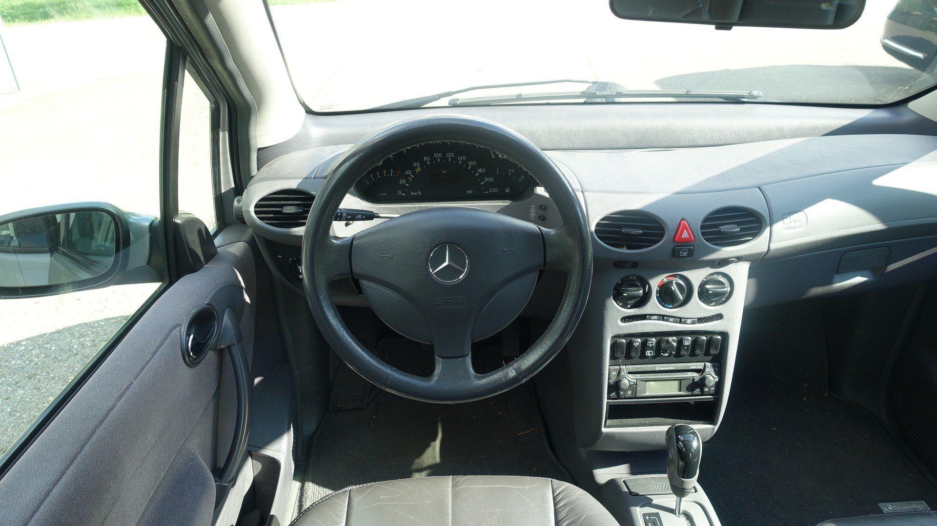 MERCEDES-BENZ A 190 Elégance-image-10
