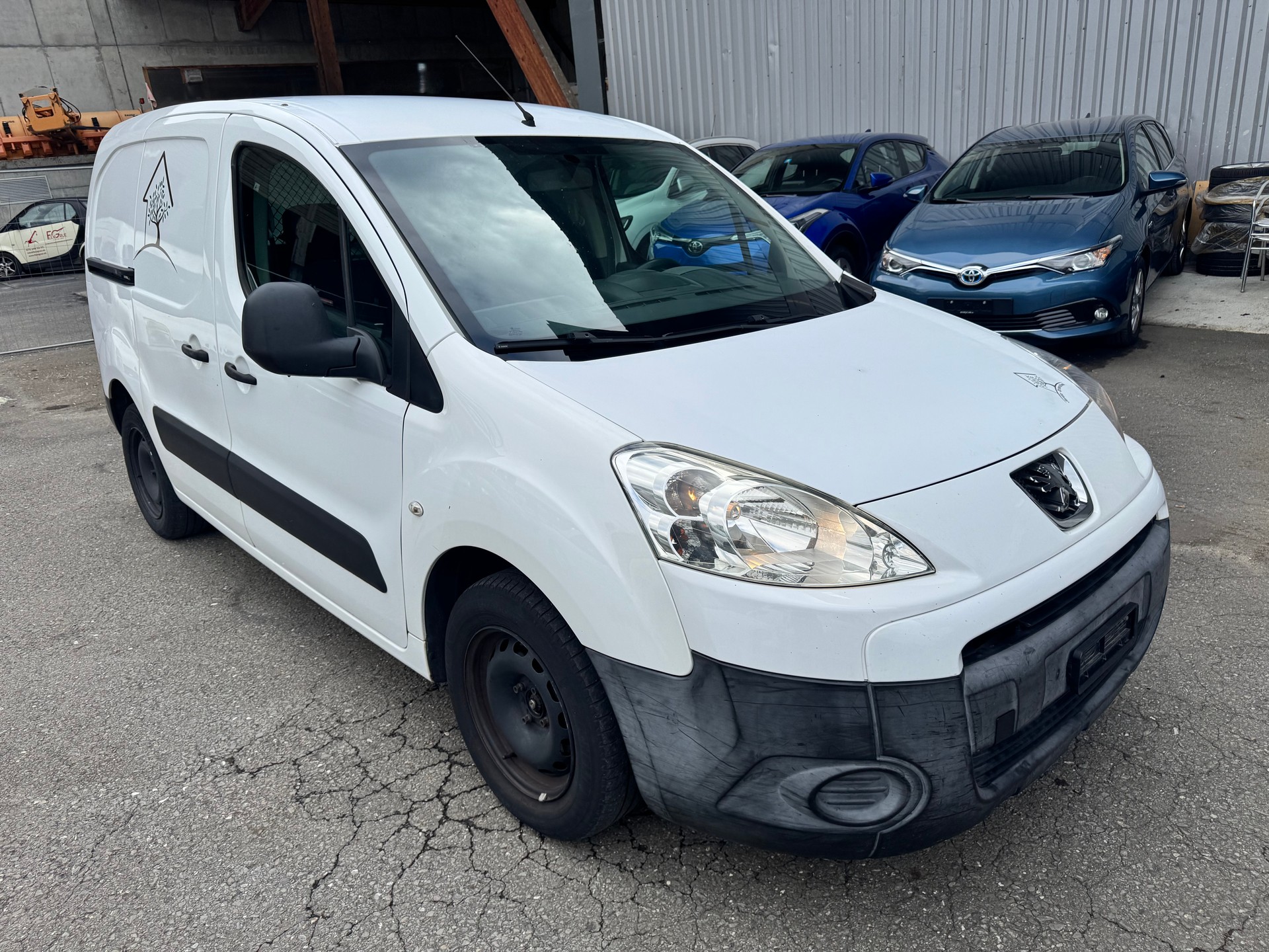 PEUGEOT Partner 1.6 HDI Urban-image-0