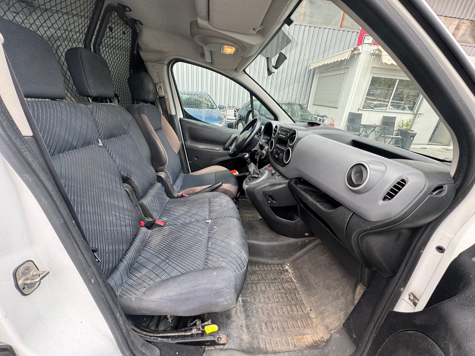 PEUGEOT Partner 1.6 HDI Urban-image-8