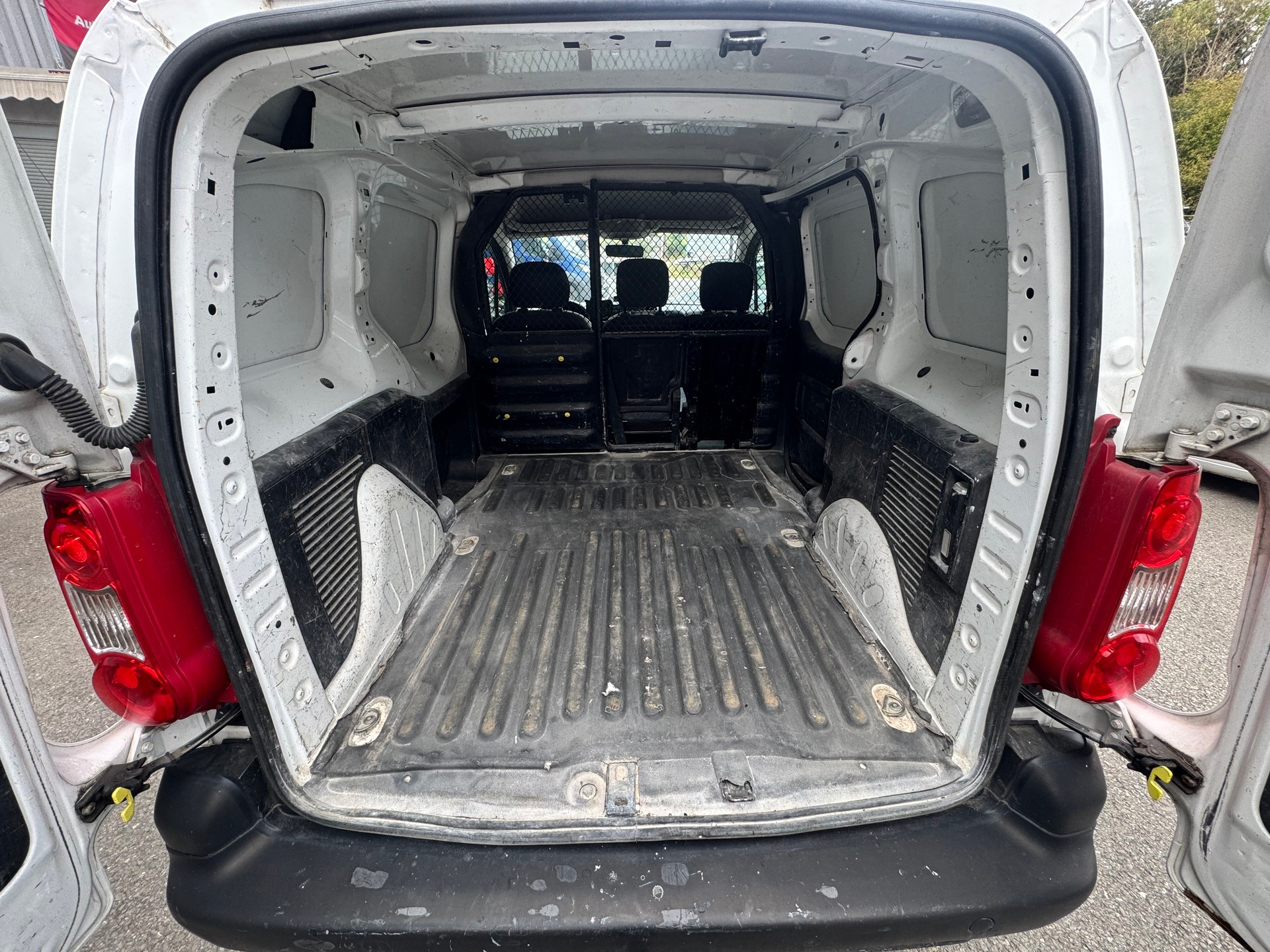 PEUGEOT Partner 1.6 HDI Urban-image-9