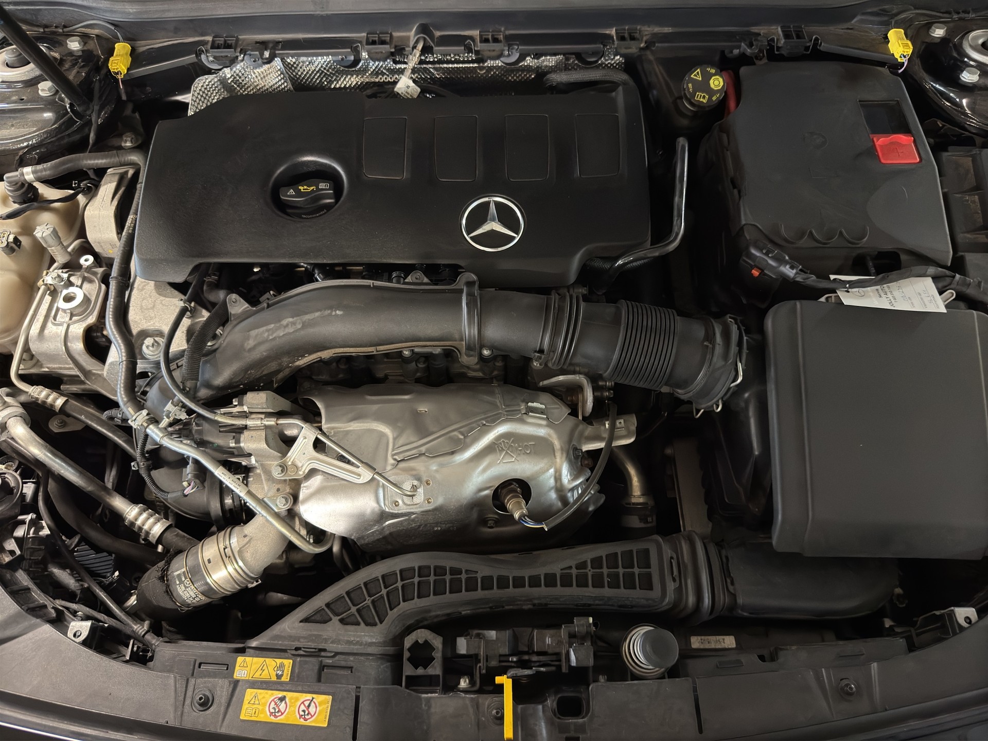 MERCEDES-BENZ CLA 250 AMG Line 7G-DCT-image-17