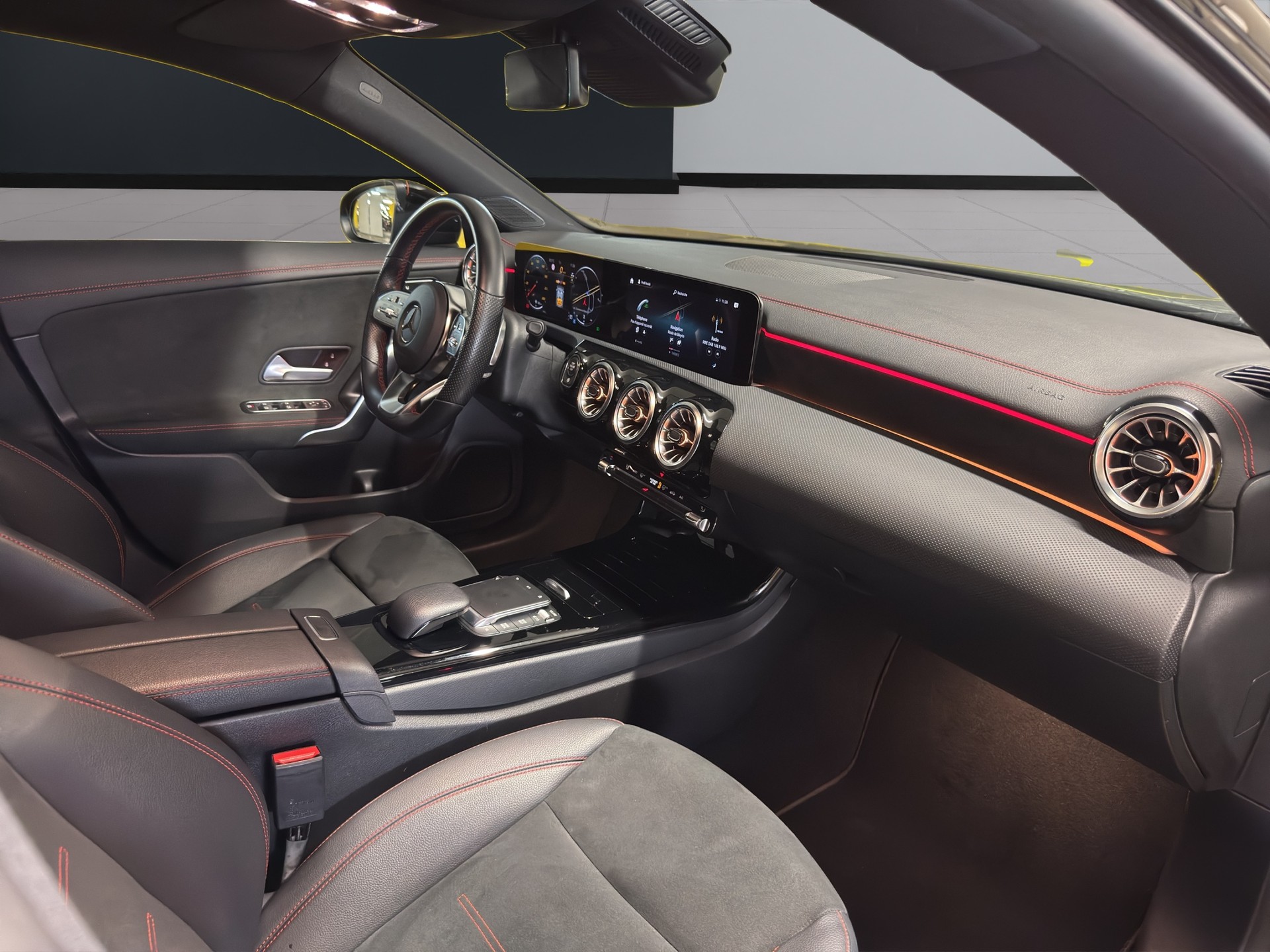 MERCEDES-BENZ CLA 250 AMG Line 7G-DCT-image-15