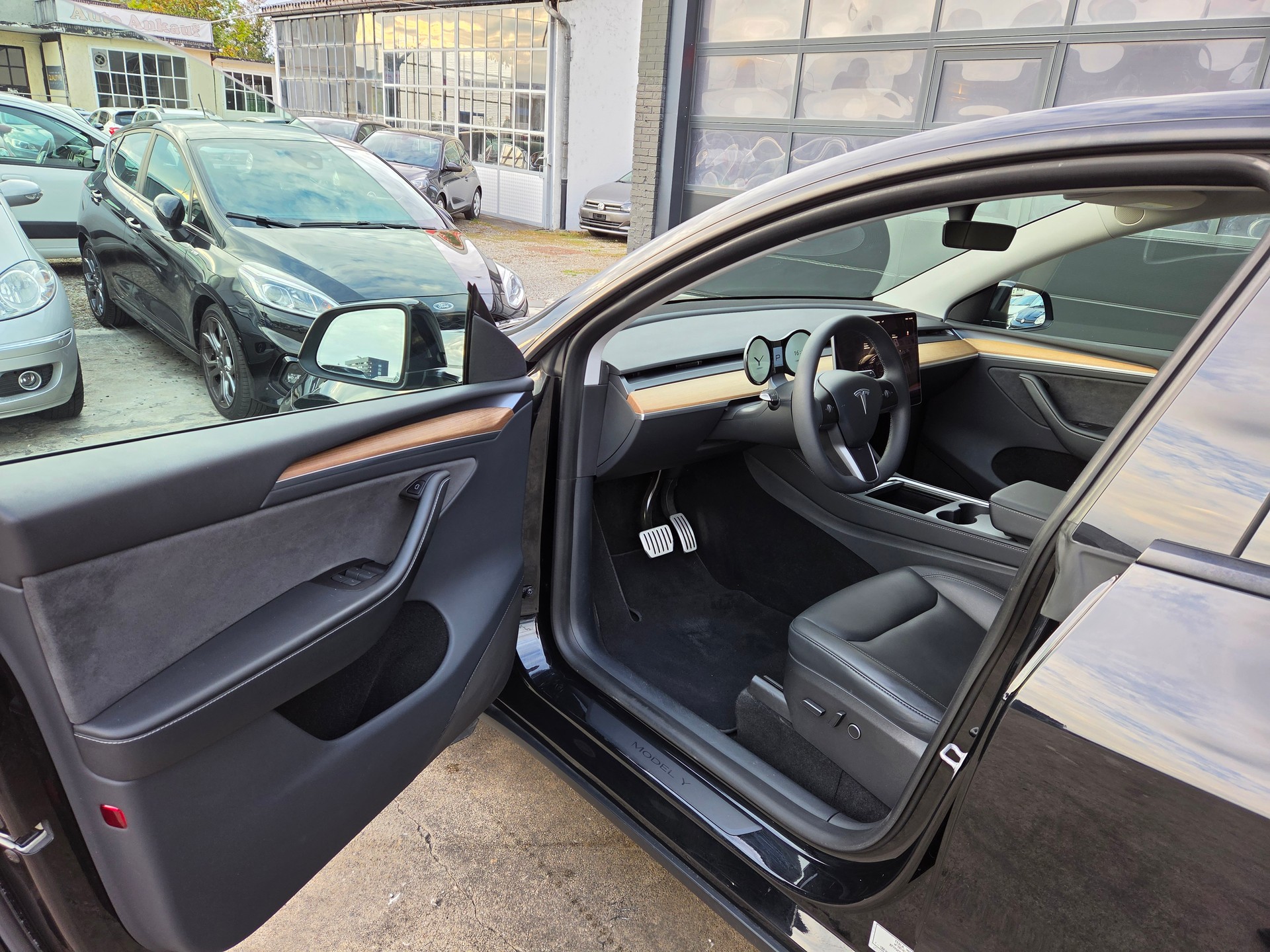 TESLA Model Y Performance-image-8