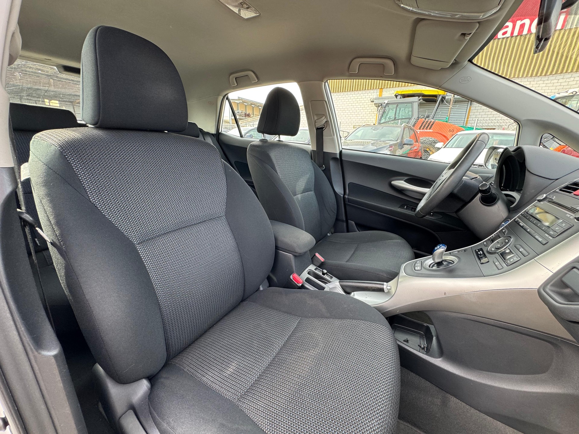 TOYOTA Auris 1.8 16V HSD Linea Luna-image-8