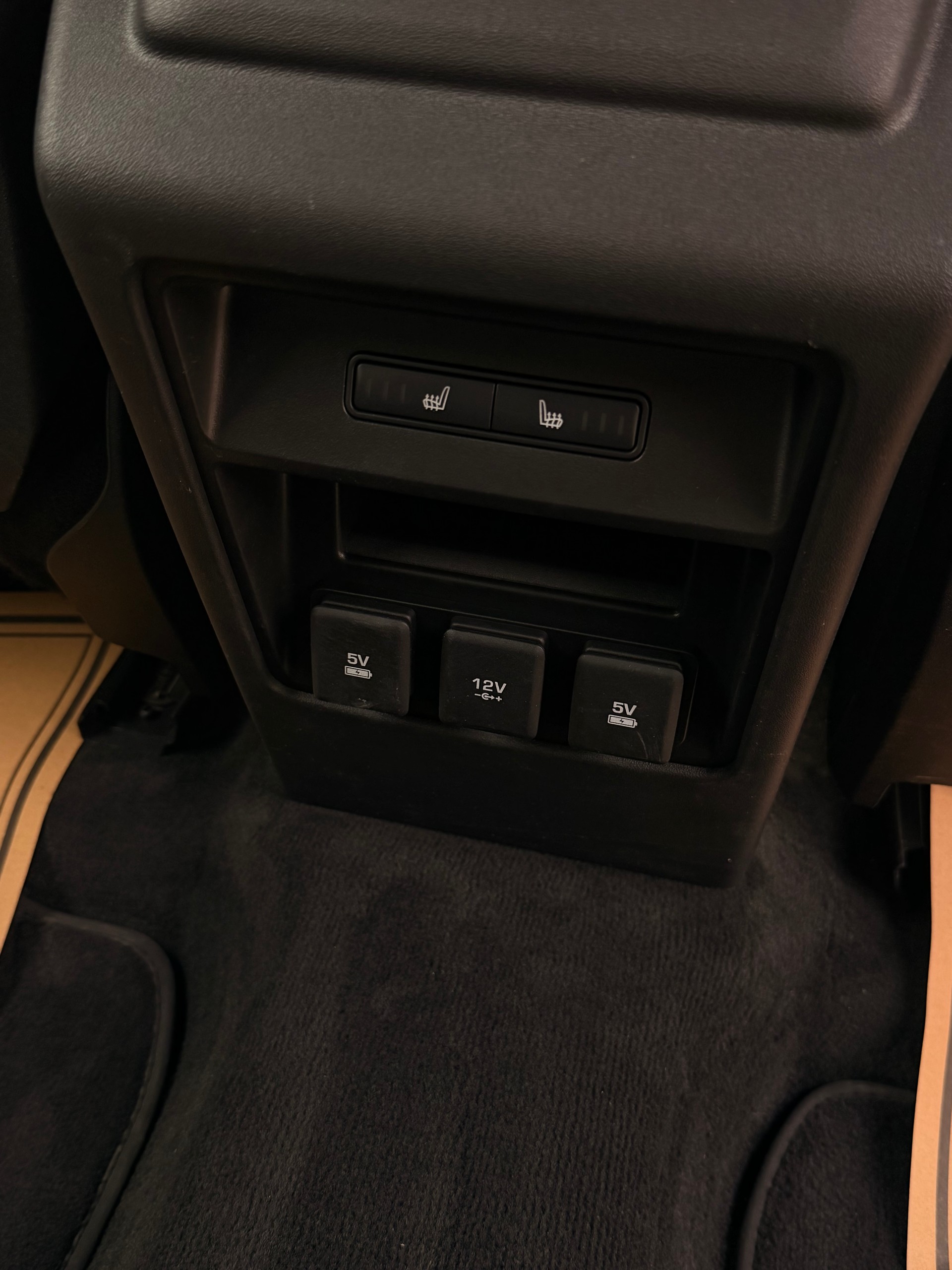 LAND ROVER Discovery Sport 2.0 Si4 HSE Luxury AT9-image-8