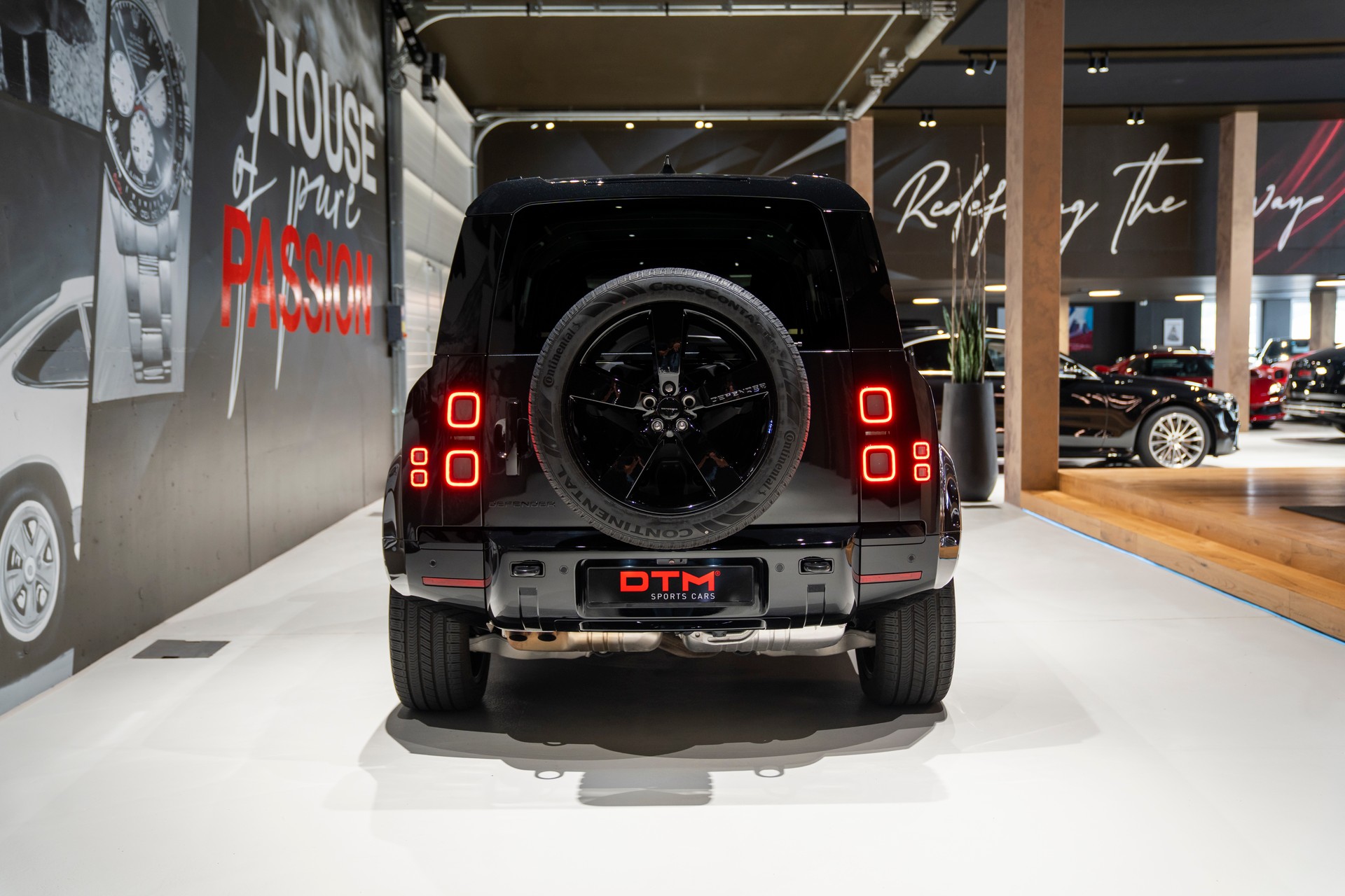 LAND ROVER Defender 110 3.0 D I6 350 X-Dynamic HSE AWD AT8-image-4