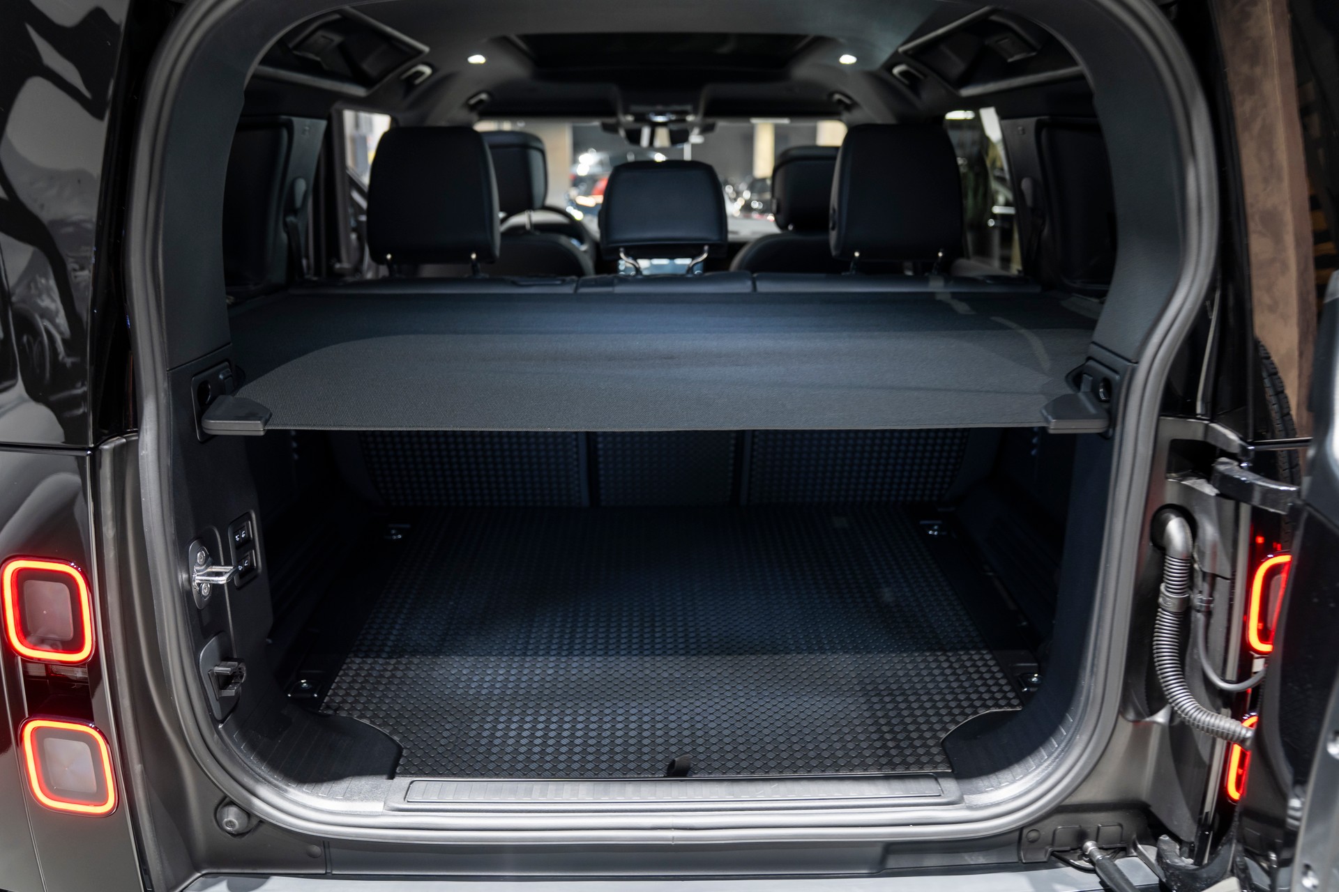 LAND ROVER Defender 110 3.0 D I6 350 X-Dynamic HSE AWD AT8-image-15
