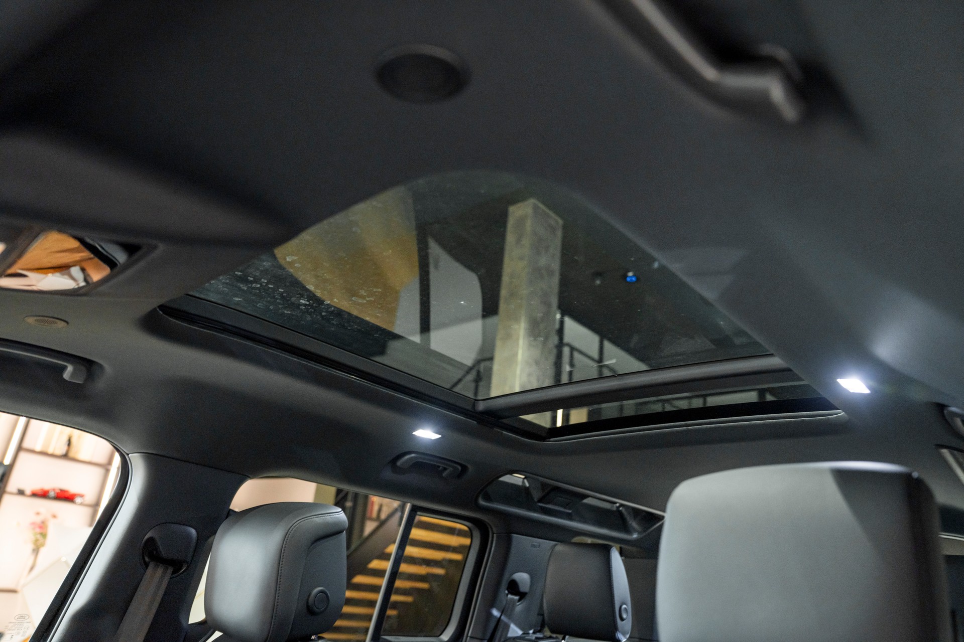 LAND ROVER Defender 110 3.0 D I6 350 X-Dynamic HSE AWD AT8-image-16