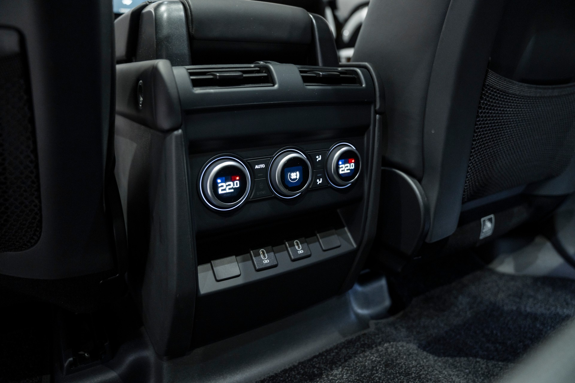 LAND ROVER Defender 110 3.0 D I6 350 X-Dynamic HSE AWD AT8-image-14