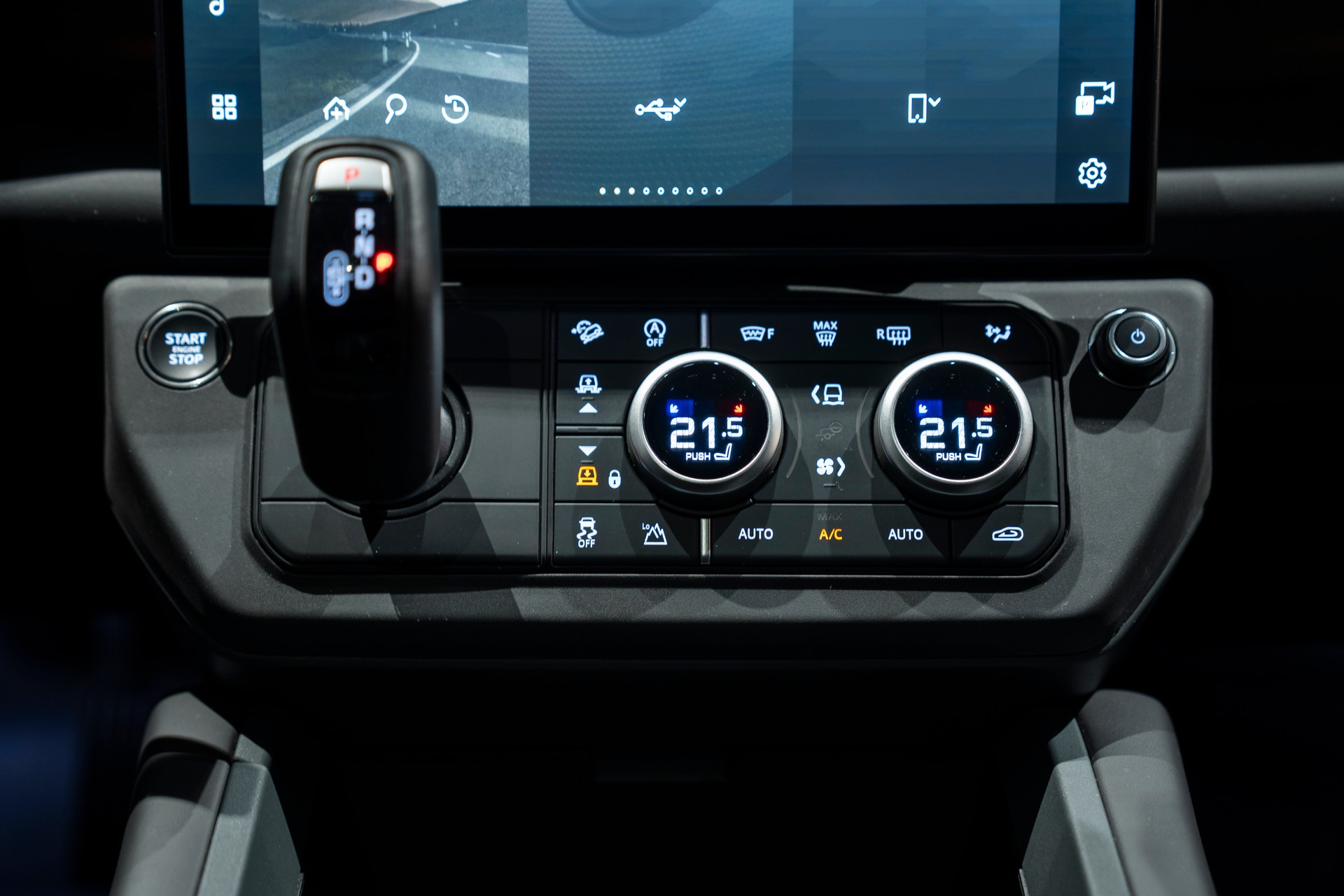 LAND ROVER Defender 110 3.0 D I6 350 X-Dynamic HSE AWD AT8-image-12