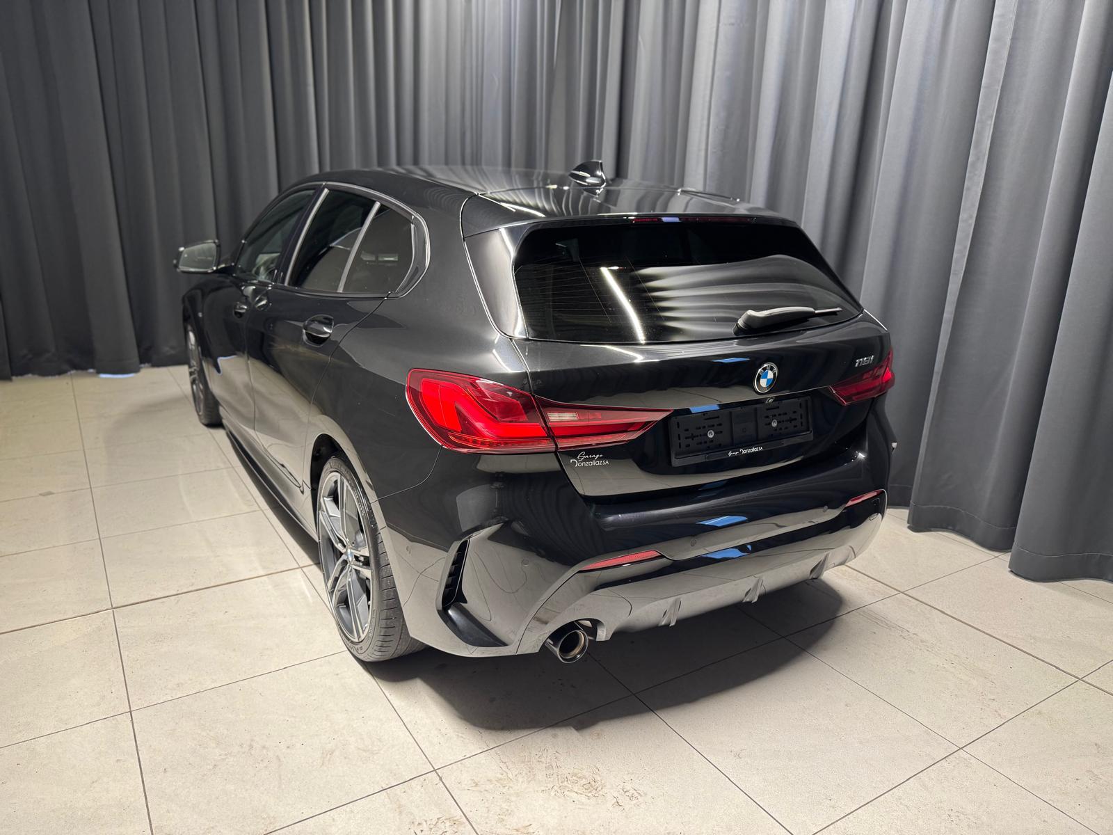 BMW 118i Sport Line Steptronic-image-4