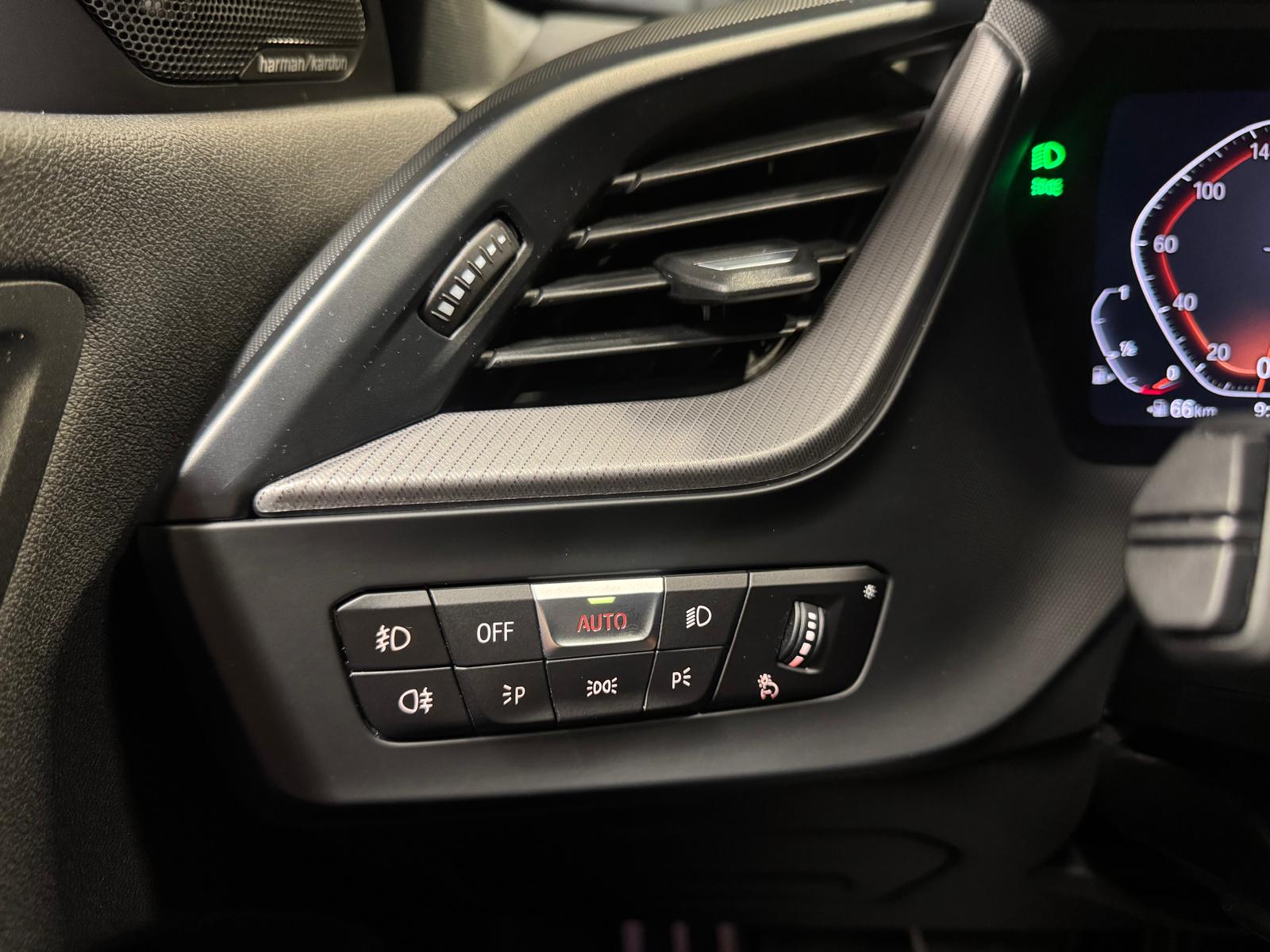 BMW 118i Sport Line Steptronic-image-16