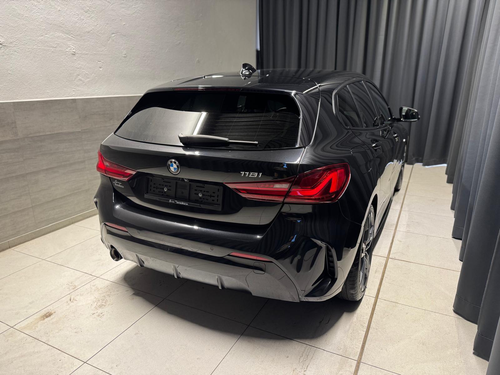 BMW 118i Sport Line Steptronic-image-5