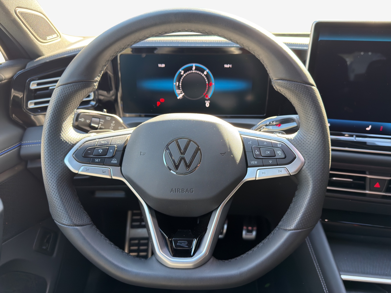 VW Tiguan 2.0 TDI SCR R-Line 4Motion DSG-image-9