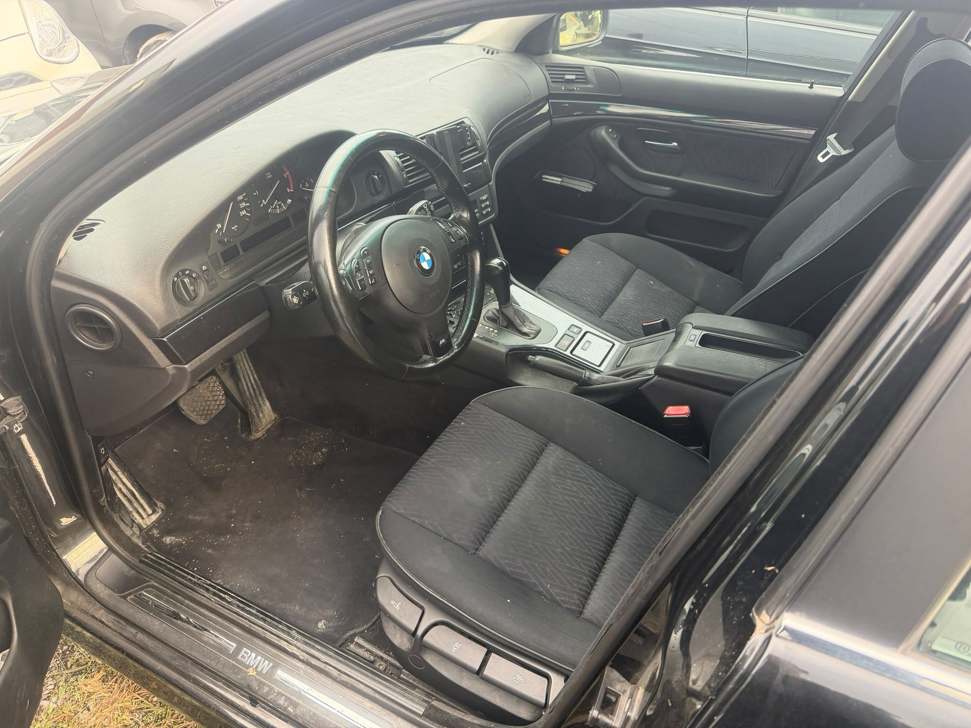 BMW 525d Touring-image-9