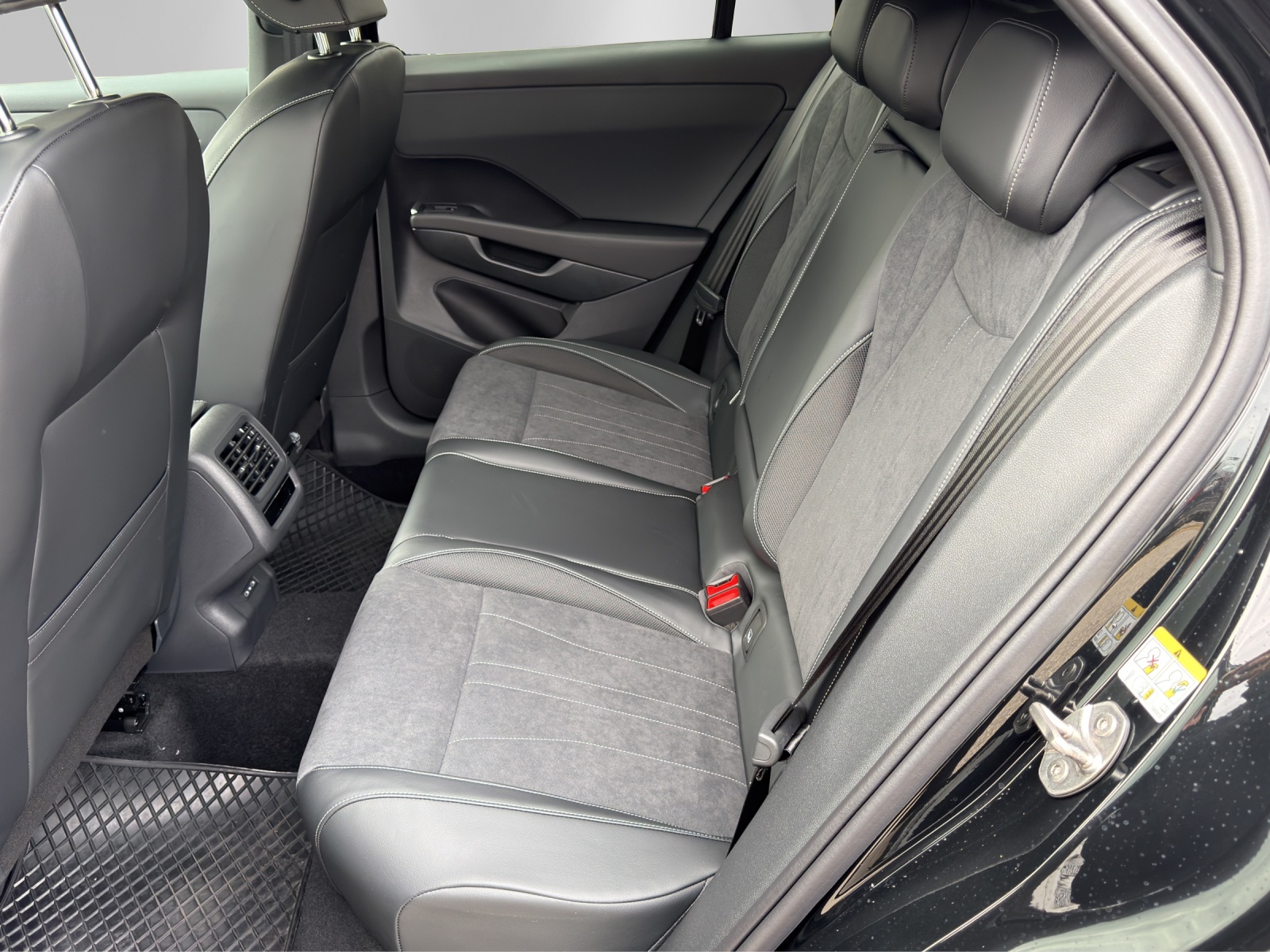 VW T-Roc 1.5 eTSI mHEV Style DSG-image-10