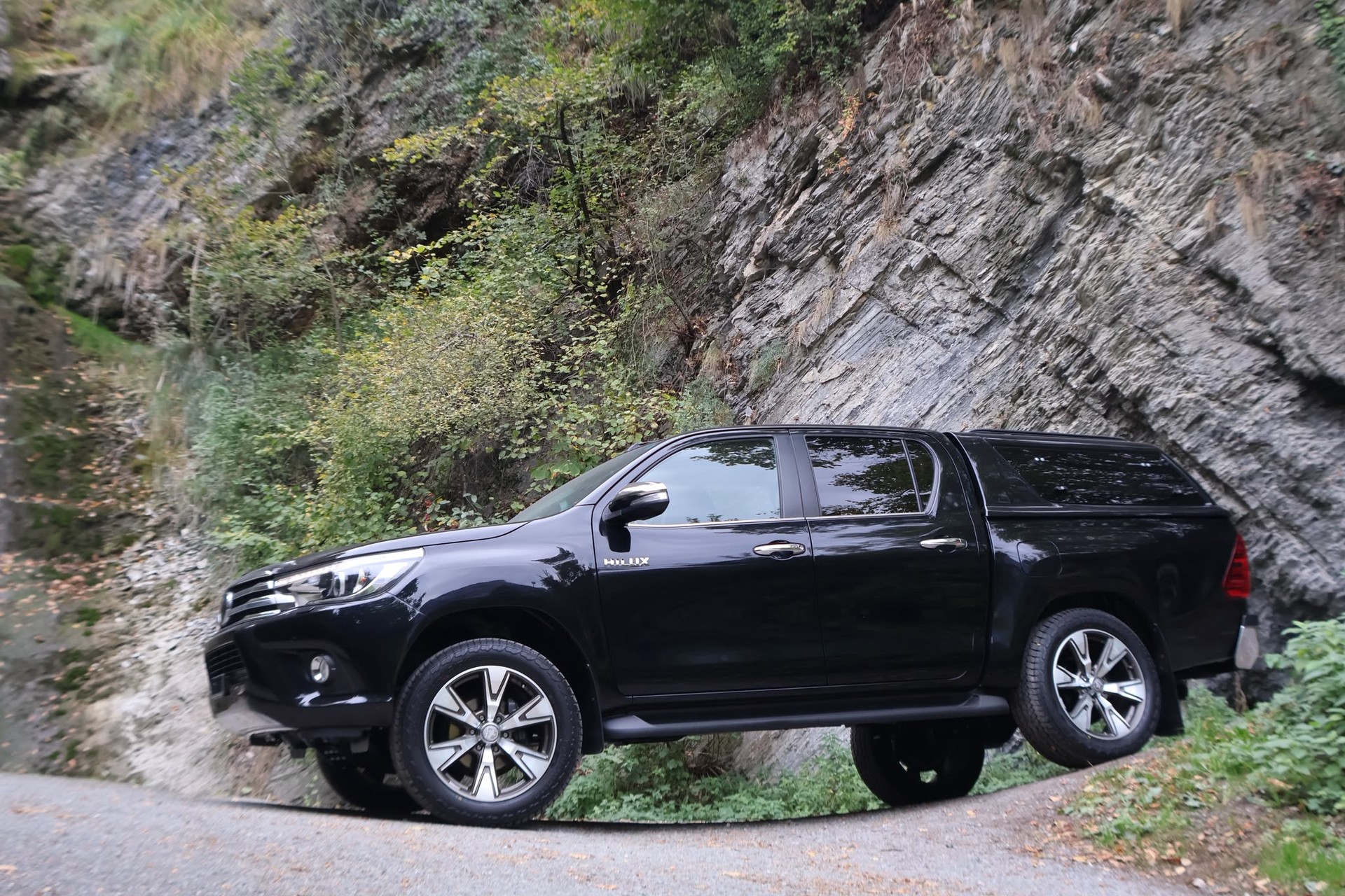 TOYOTA Hilux 2.4-4D Sol Premium Double Cab 4x4 A-image-5