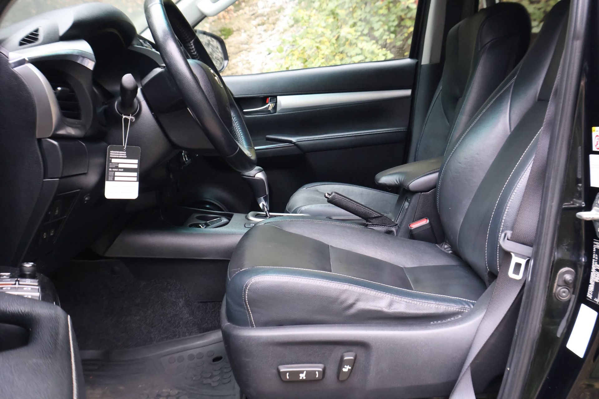 TOYOTA Hilux 2.4-4D Sol Premium Double Cab 4x4 A-image-9